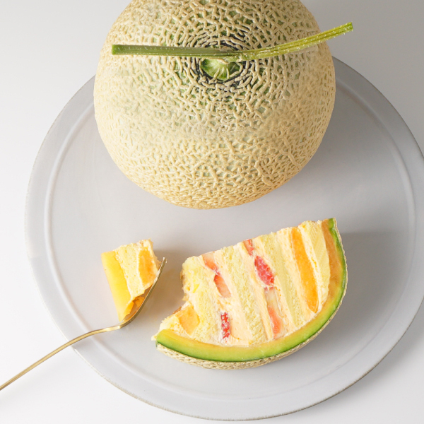 SNSフォロワー投票企画で1位を獲得した味を商品化！Cake.jpにて「【販売1周年記念】まるごとメロンケーキ 赤肉バージョン」を7月2日（金）より販売開始のサブ画像2