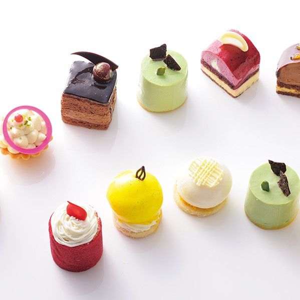 2021年7月東京ミッドタウンに新店  京都の人気パティスリー「KINEEL」オープンのサブ画像2_季節で変わる宝石のような姫ケーキ。 2口で食べられる小ささゆえ、数個チョイスできるのも嬉しい