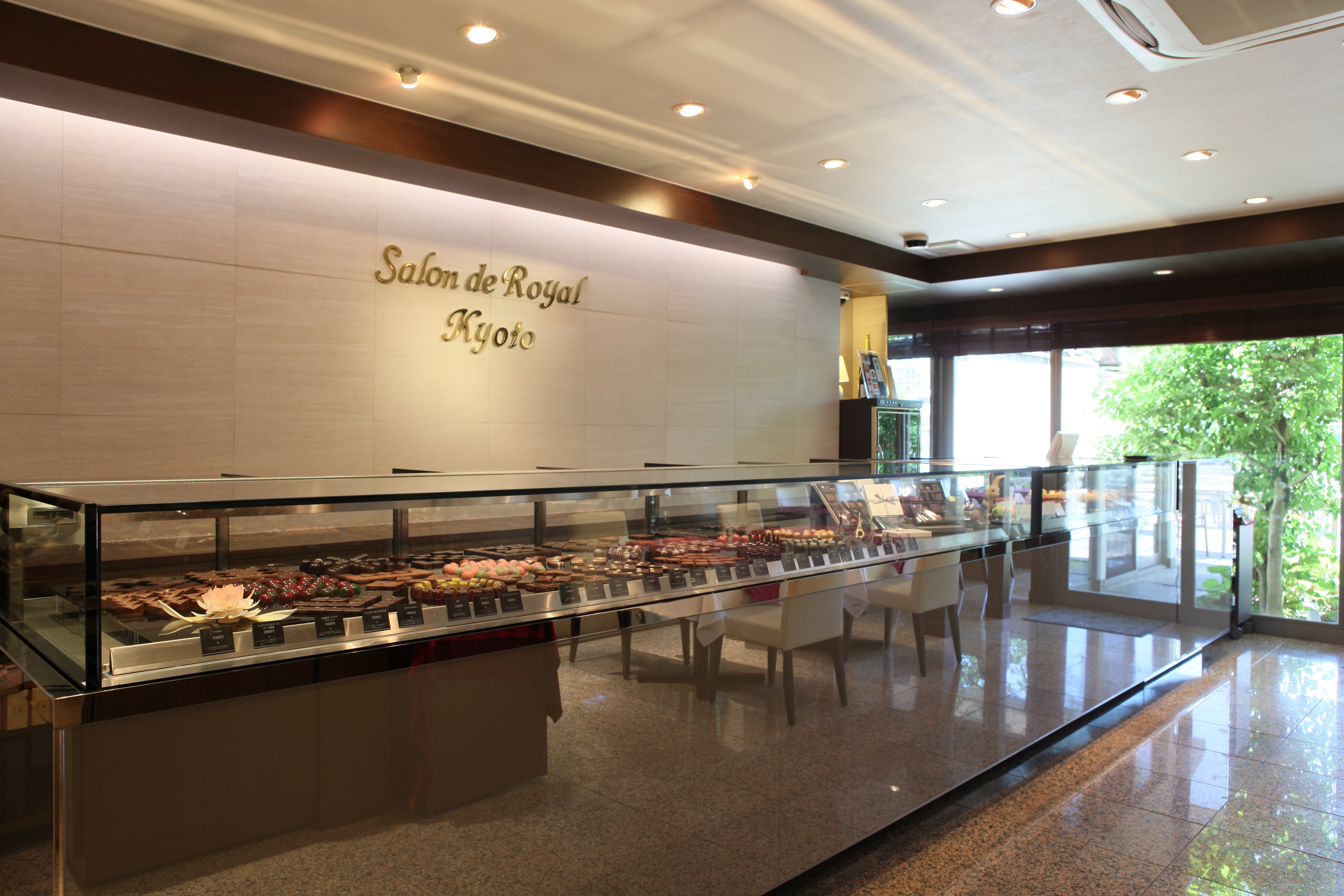 “世界の優れたショコラティエ100選”に選出された日本発の老舗ショコラティエ「サロンドロワイヤル」が、東京・銀座に旗艦店をオープン。のサブ画像3
