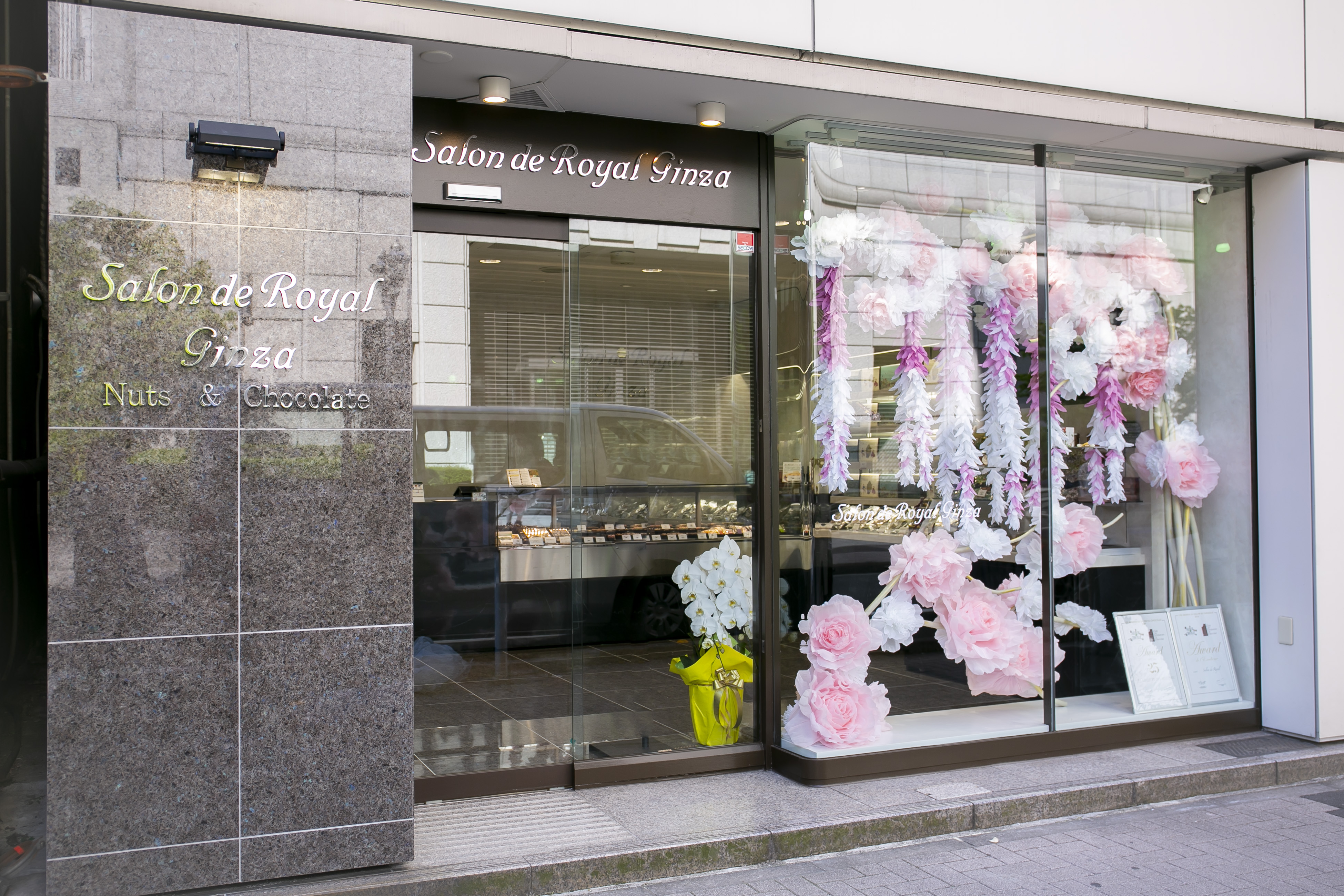 “世界の優れたショコラティエ100選”に選出された日本発の老舗ショコラティエ「サロンドロワイヤル」が、東京・銀座に旗艦店をオープン。のサブ画像5