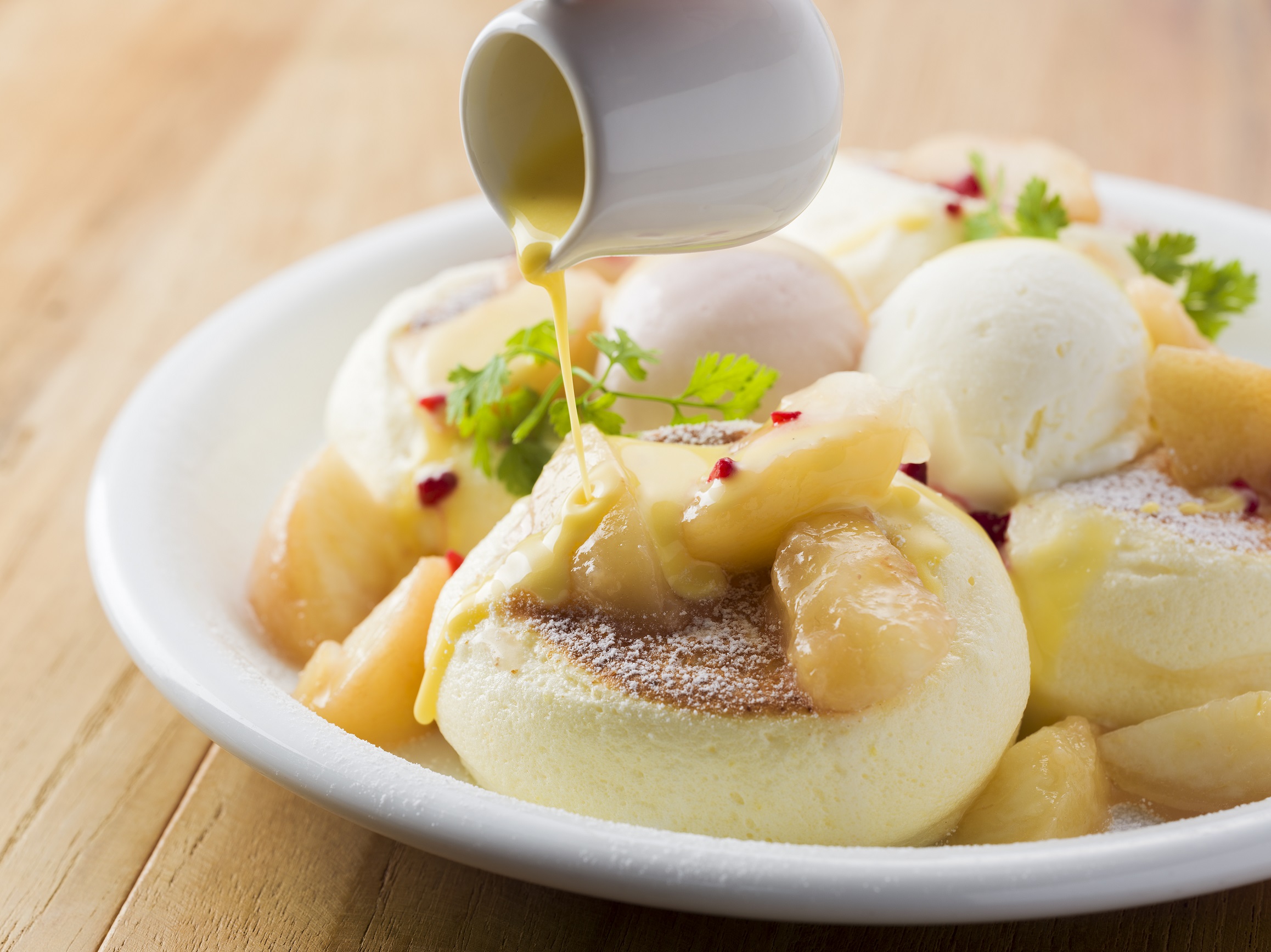 【ドレモルタオ】夏の北海道は「スイーツリゾート」へ。8月限定夏恒例の「桃」を使ったパンケーキが登場！のサブ画像1_パンケーキ「白桃バニラ」