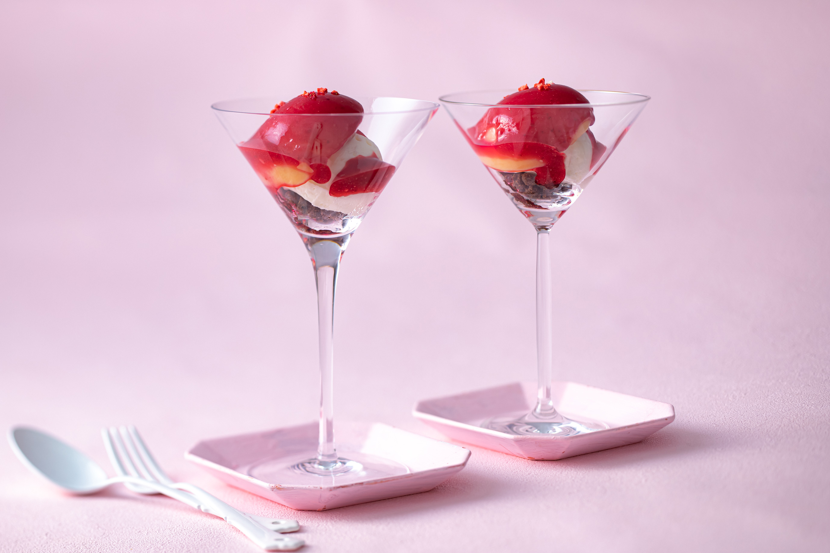 【８月限定】真夏のスイーツビュッフェに『ピーチパフェ』新登場！桃を贅沢に使用した真っ赤な“フォトジェニックパフェ”誕生!のサブ画像1