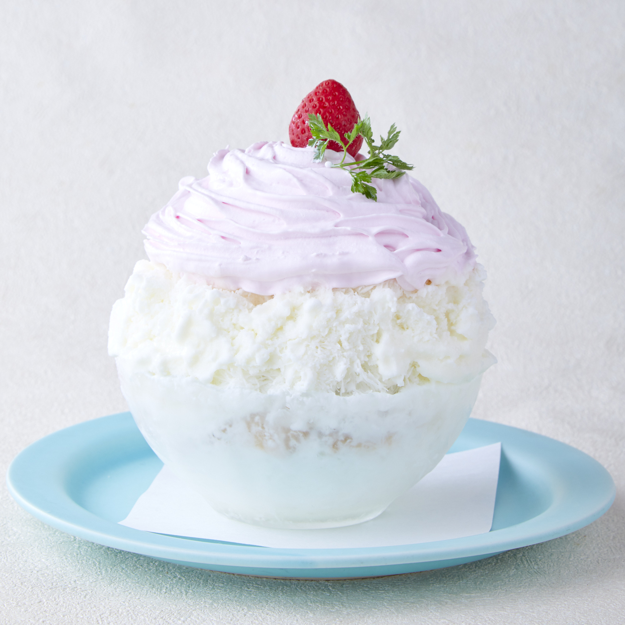 『まるでケーキ!?ふわふわミルクのくちどけかき氷』梅田の絶景を一望できる「ブルーバード」で、パティシエが作るケーキのようにドレスアップした『みるく氷』を7/19より販売開始！！のサブ画像3