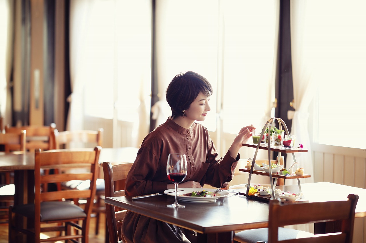 “涼”を感じ、爽やかな休日を。都会のリゾート”神戸布引ハーブ園”で「涼フェア」を開催中！旬のフルーツや食材をふんだんに使った季節限定メニューで癒しのひと時をお過ごしください。のサブ画像3_レストラン「ザ・ハーブダイニング」