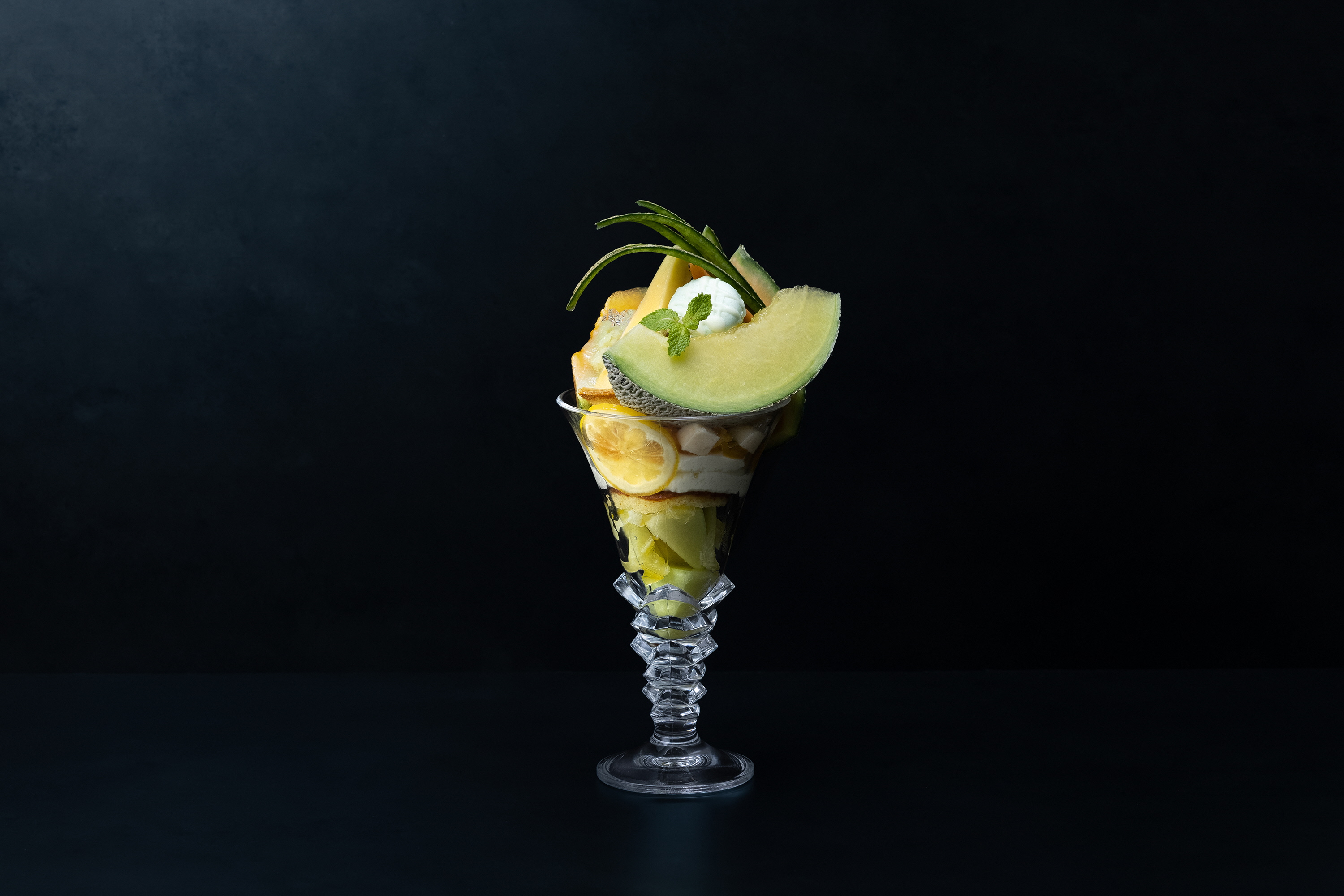 果房メロンとロマンのパフェ史上最も贅沢なパフェが登場のサブ画像2_メロンとレモンのグランパフェ（2,800円）