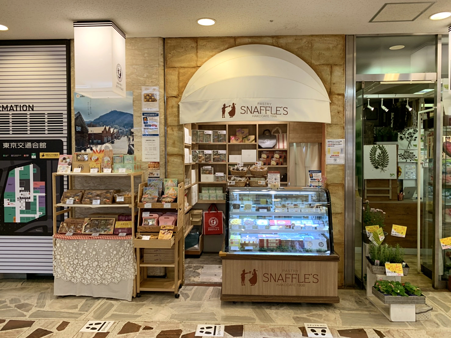 「白い恋人」と「チーズオムレット」のコラボ商品、「白い恋人 ホワイトチョコレートオムレット」が東京駅に初登場！のサブ画像4