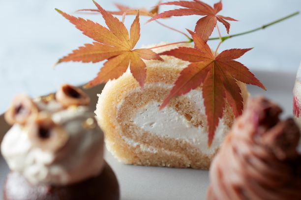 ハイアット セントリック 銀座 東京　美食の秋を表現した6種のデザートが楽しめるヴィーガン対応のケーキセットが期間限定で登場　9月1日（水）～ 9月30日（木）のサブ画像2_メープル　ロールケーキ