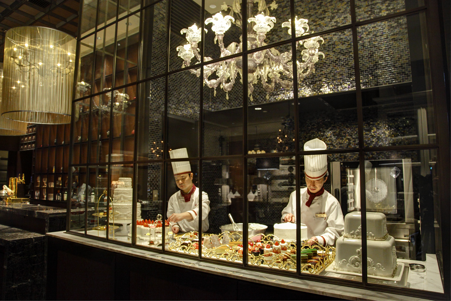安納芋キャラメルスフレパンケーキのサブ画像3_ニューヨークラウンジ内のスイーツ工房 「アトリエ・デセール」よりできたてをお届け