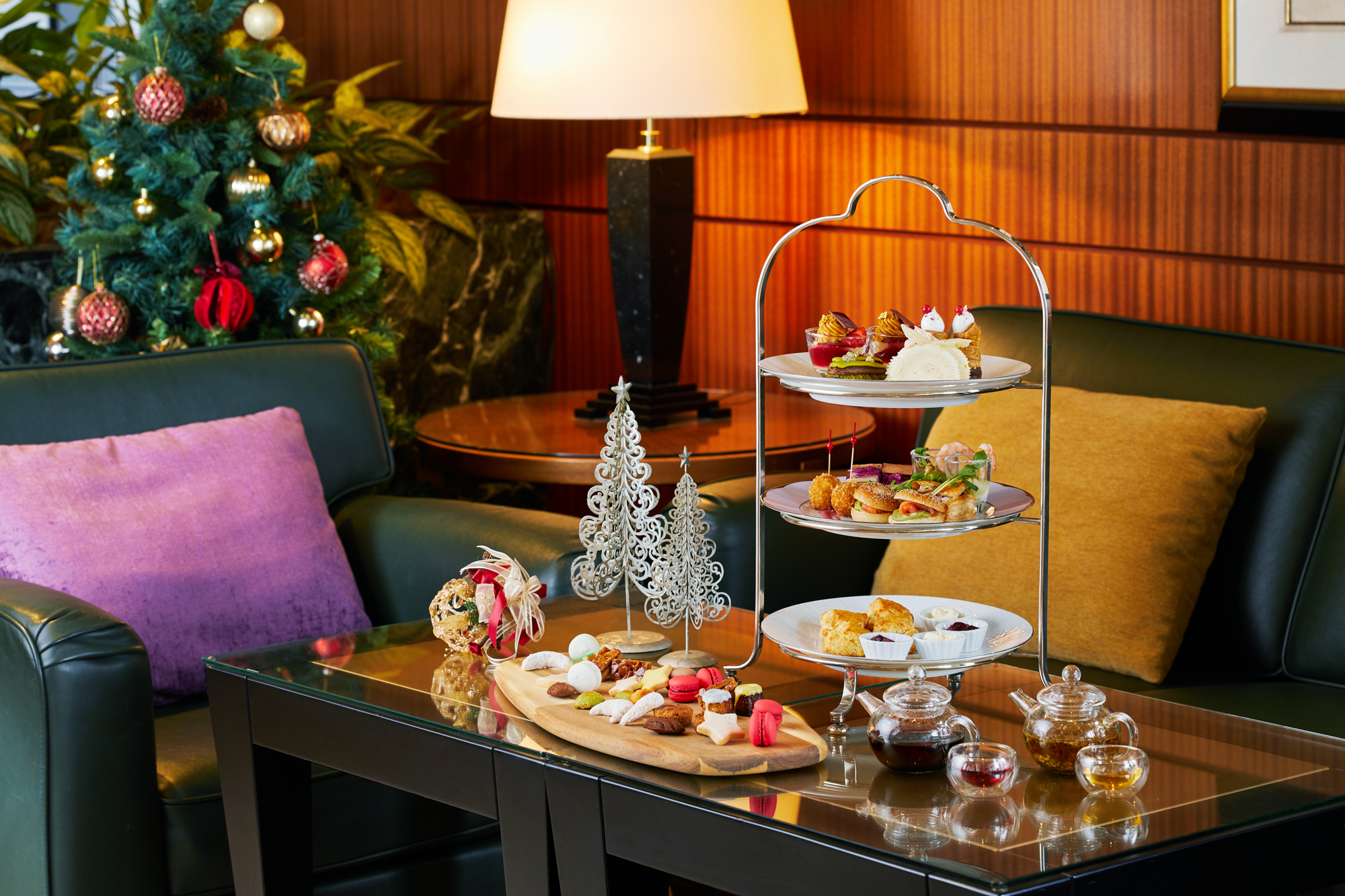 クリスマスシーズンのご褒美スイーツをホテルで、おうちで。アフタヌーンティーセット「フェスティブ ヨーロピアン ヴォヤージュ」のサブ画像1_クリスマスアフタヌーンティーセット「フェスティブ ヨーロピアン ヴォヤージュ」イメージ