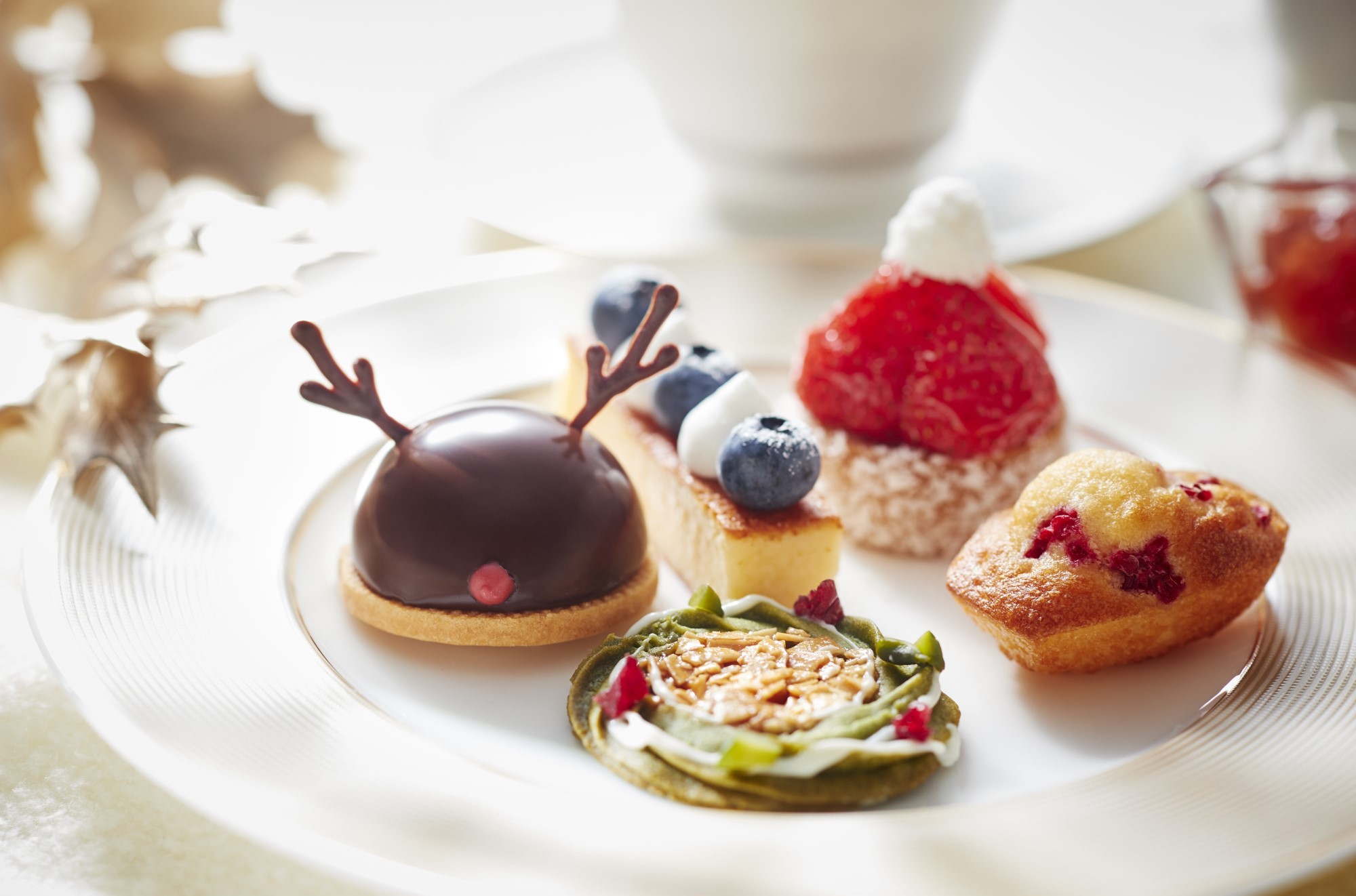 【ホテル日航大阪】ホワイトクリスマスをテーマにしたアフタヌーンティーセット　11月1日(月)提供開始のサブ画像3