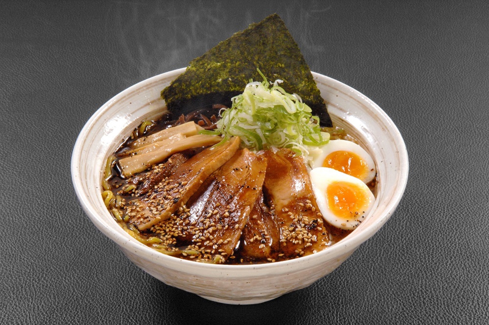 【大丸下関店】シーモール下関大誕生祭・秋の大北海道市のサブ画像2_2017東京ラーメンショー最優秀賞受賞の焦がし味噌に贅沢盛りの一杯！札幌ラーメン武蔵【札幌】焼豚焦がし味噌らーめん(1人前)税込 1,320円