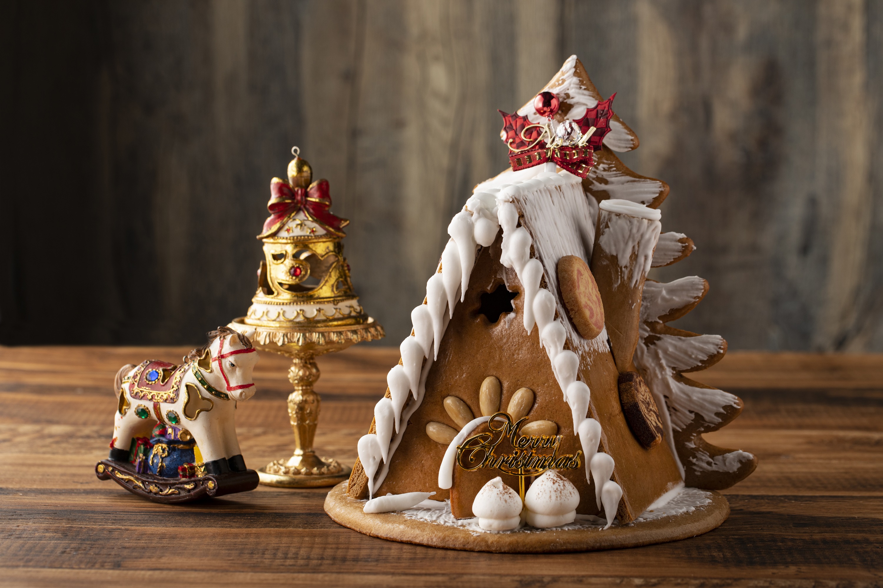 『スパイスを効かせたクリスマスの焼き菓子』のサブ画像4_ジンジャーブレッドハウス