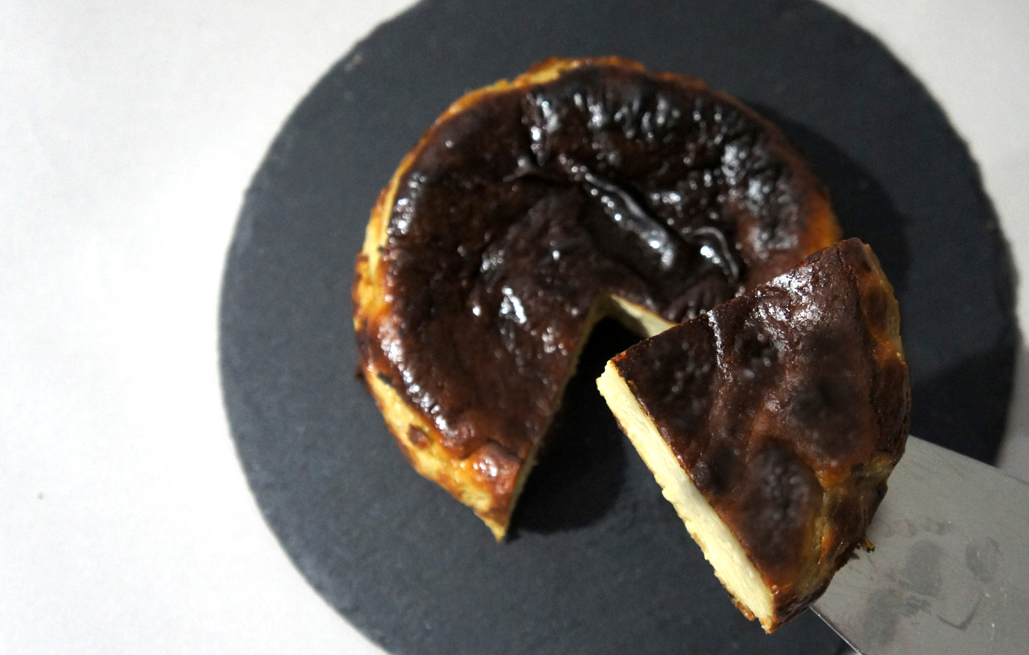 ジェラテリア「ViTO」が焼き菓子の新業態 「La Dolce Vita」を展開！のサブ画像4_ピスタチオの濃厚な風味がたまらないバスクチーズケーキ