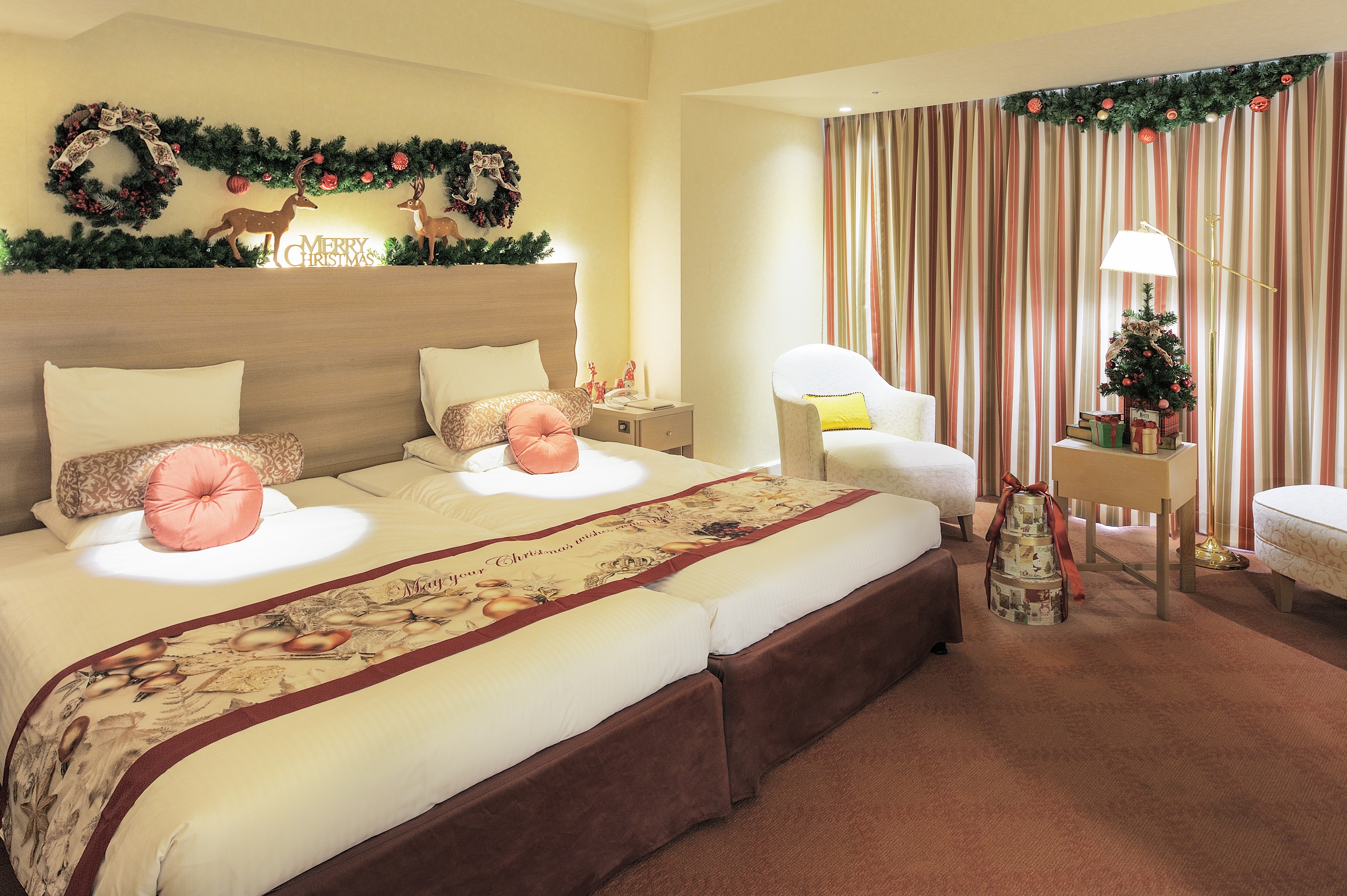 【ホテルオークラ東京ベイ】ホテルのお部屋でクリスマスを満喫！クリスマス装飾を施したデコレーションルームを期間限定で販売のサブ画像1