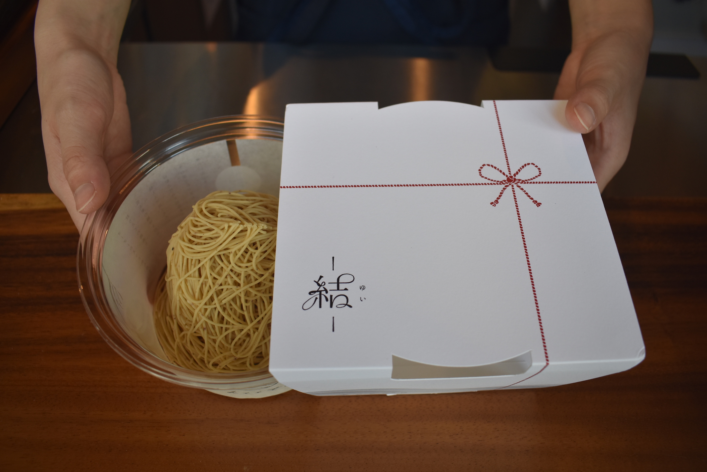 半年で5万食を販売した熱海の和栗モンブラン専門店「和栗菓子kiito-生糸-」が新作テイクアウト商品を販売開始のサブ画像2_高級感ある特製スリーブ