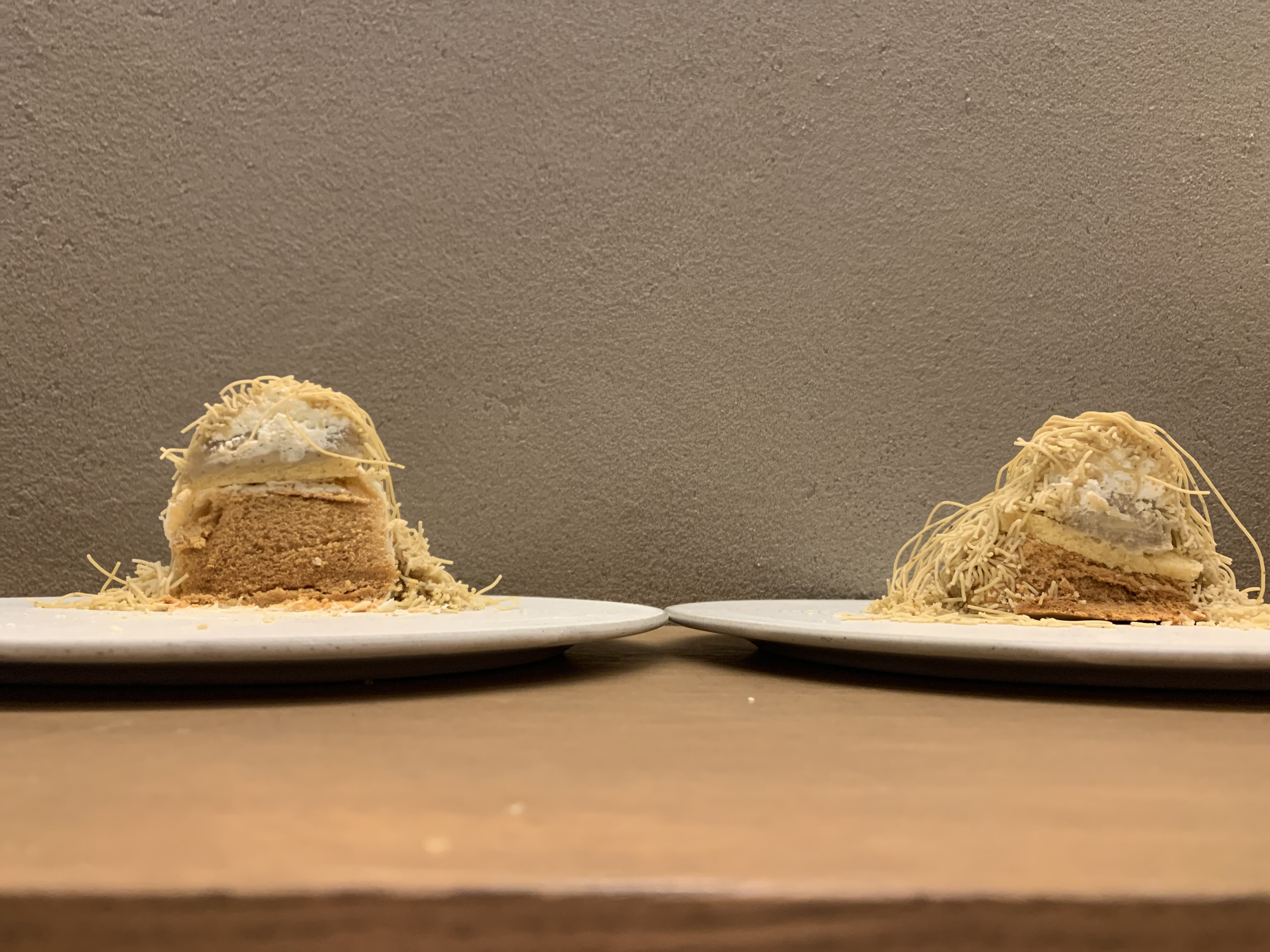 半年で5万食を販売した熱海の和栗モンブラン専門店「和栗菓子kiito-生糸-」が新作テイクアウト商品を販売開始のサブ画像3_約12時間経過した結のメレンゲ(左)と従来のメレンゲ(右)