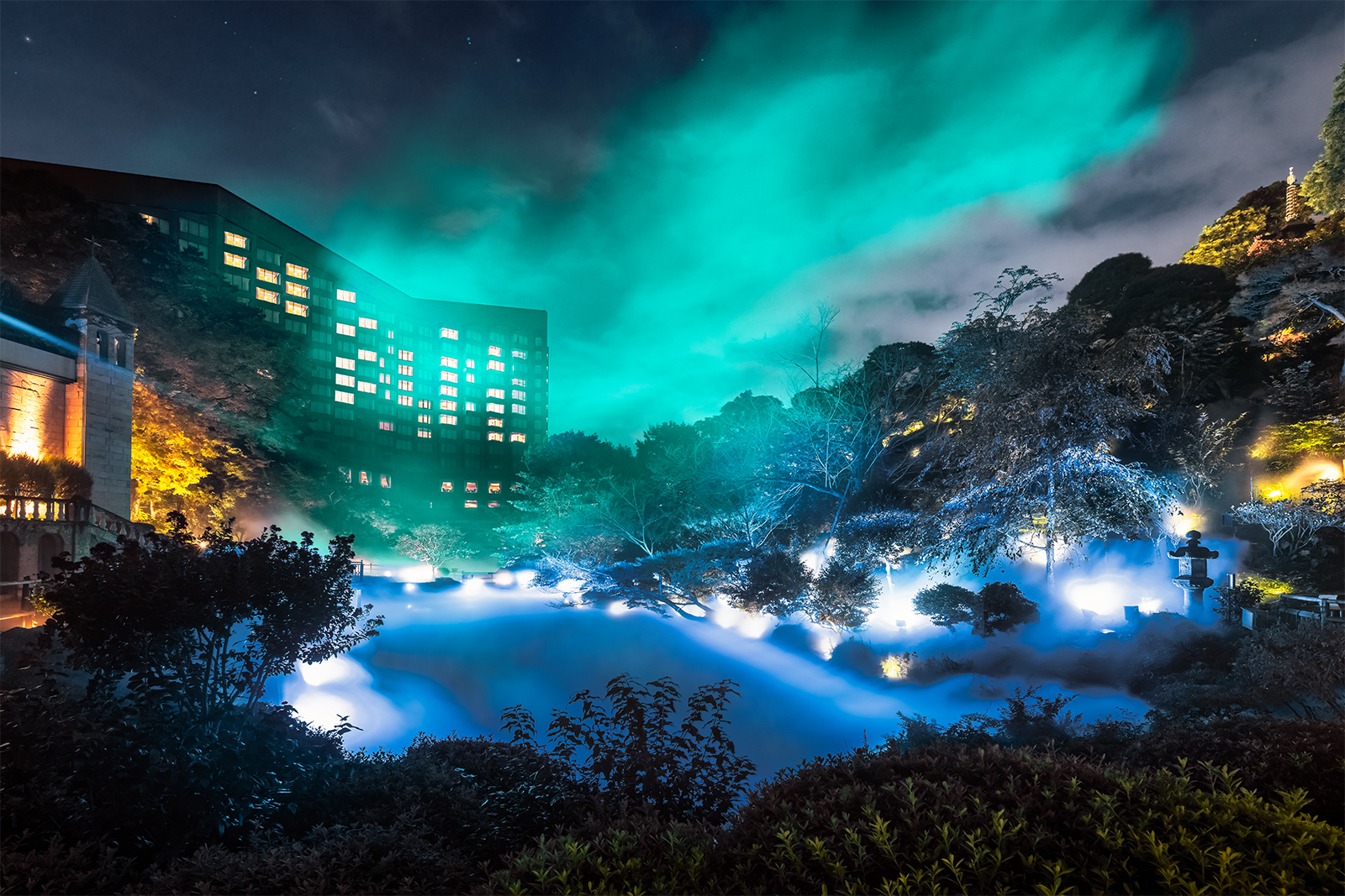 世界一の遭遇率！ホテル庭園の全天に広がるオーロラを再現　都会のオアシスに出現する冬の新たな“光の絶景スポット”「森のオーロラ」を11月11日より公開のサブ画像1