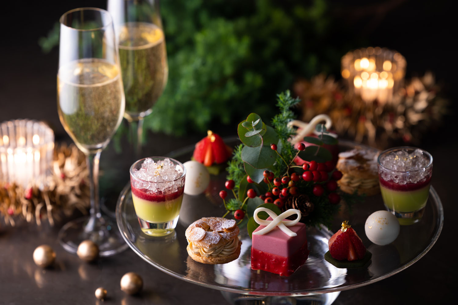 フォーシーズンズホテル京都が提案する「大切な人とともに過ごすクリスマス」のサブ画像1_2021年のクリスマスシーズン限定アフタヌーンティーは、大人の華やかさをイメージ