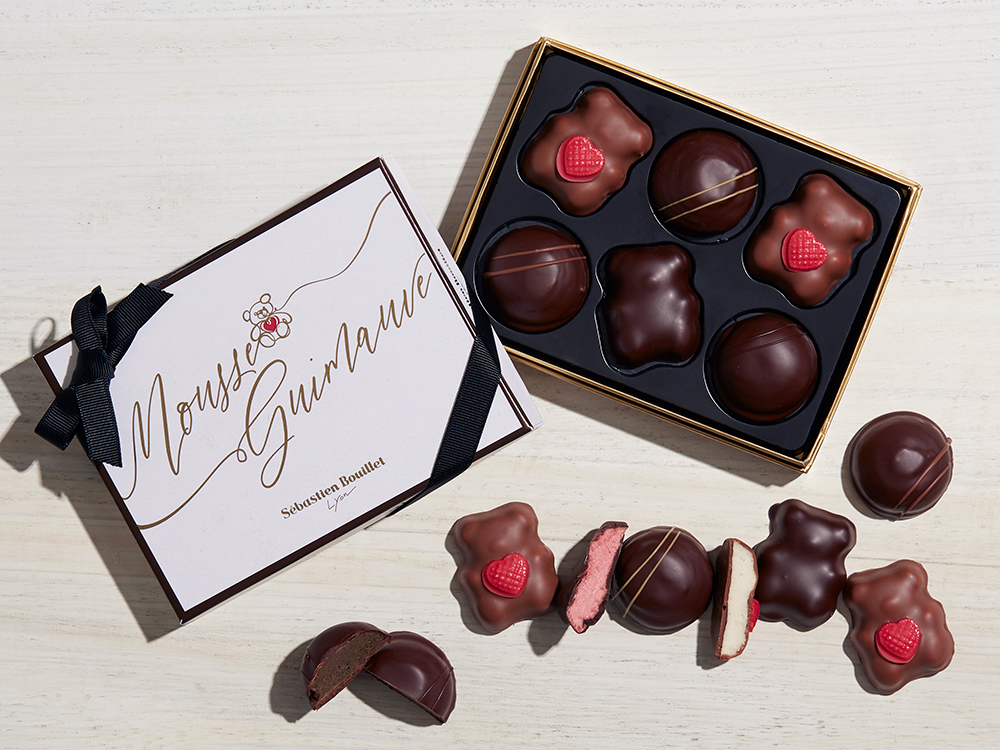 【セバスチャン・ブイエ】バレンタインにぴったりの華やかなチョコレート。人気のコスメ型チョコレートや、フランス・リヨン本店で愛されるショコラが店頭に並びます。のサブ画像4