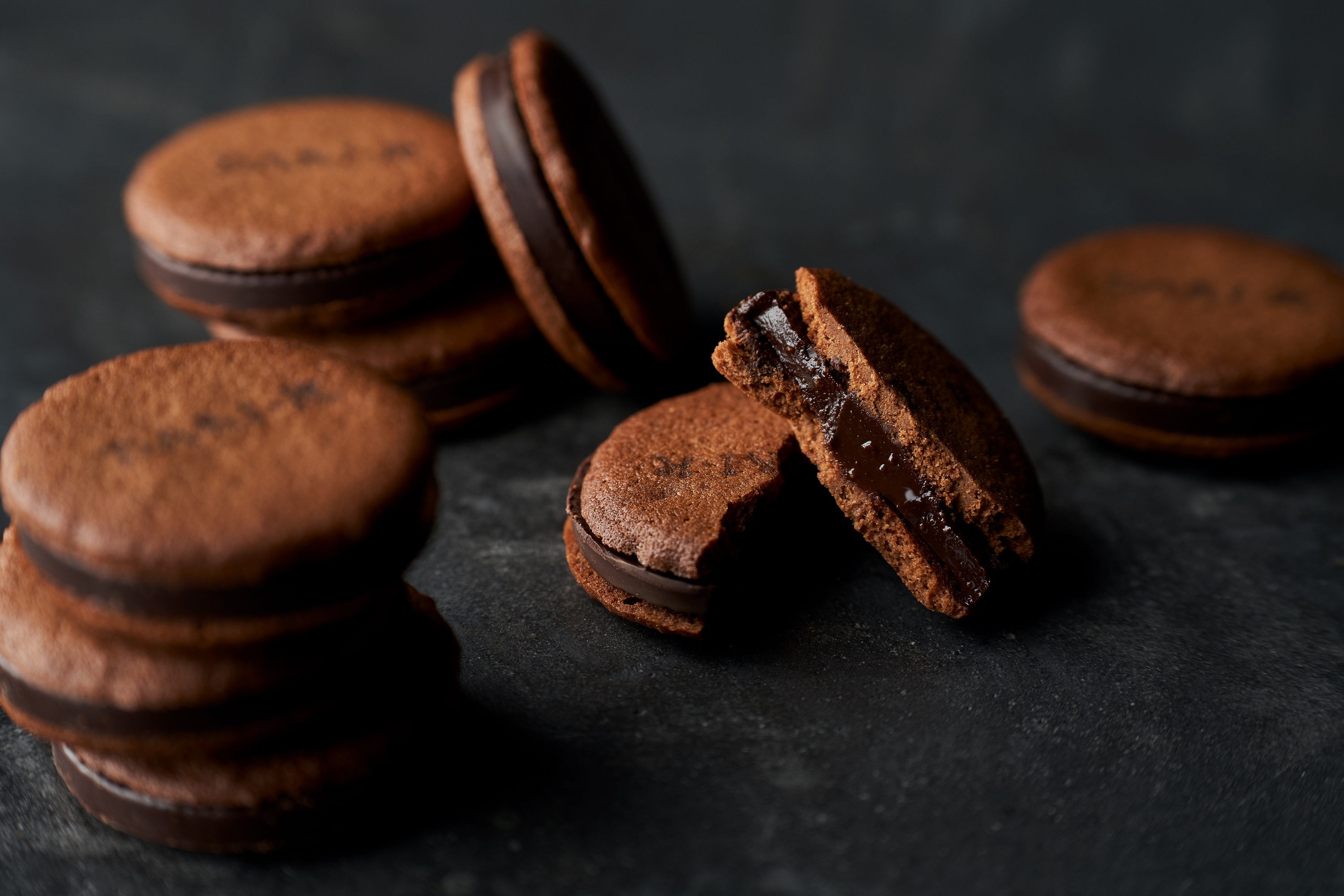 チョコレートチャリティ「アンリ・ショコラエイド2022」開設　新たなチョコレートブランド2社が参加のサブ画像3_モール内で販売するDari K カカオサンドクッキー