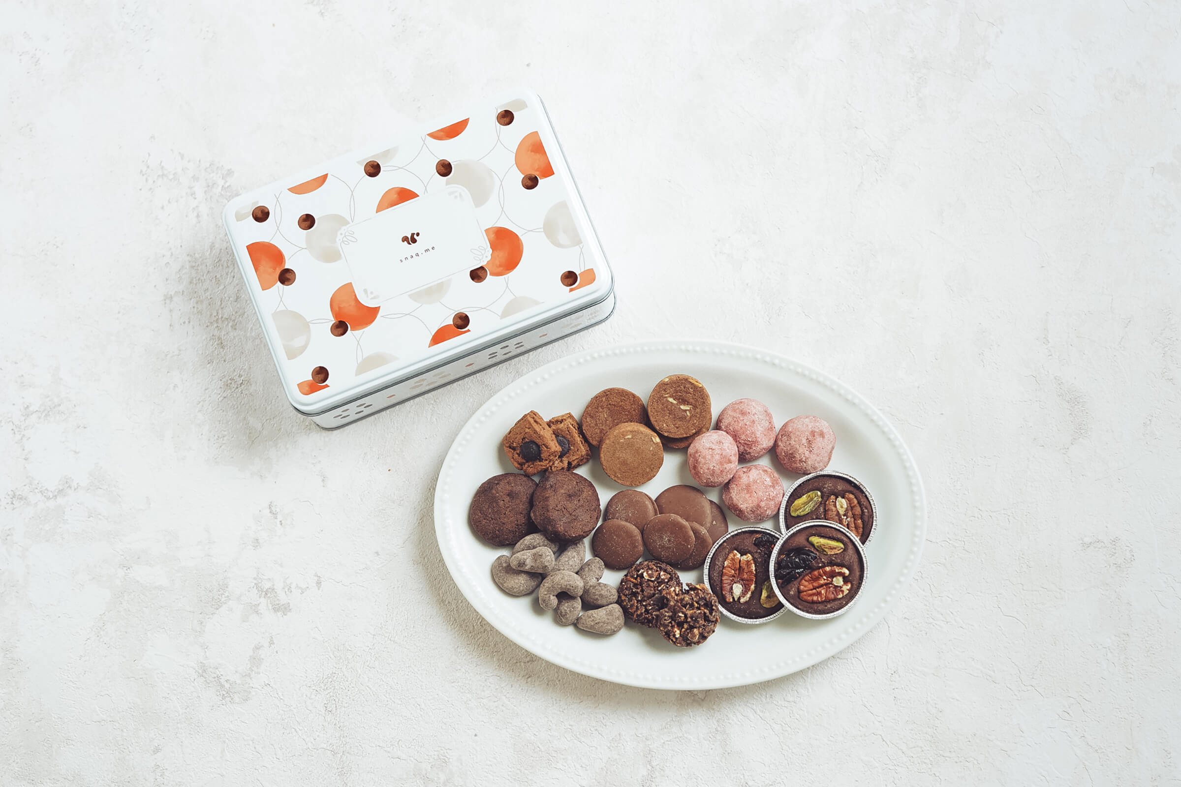 【おやつのサブスク：スナックミー】『いろいろな角度からチョコレートをたのしむクッキー缶』 をオンライン+全国16店舗にて発売決定！のサブ画像2