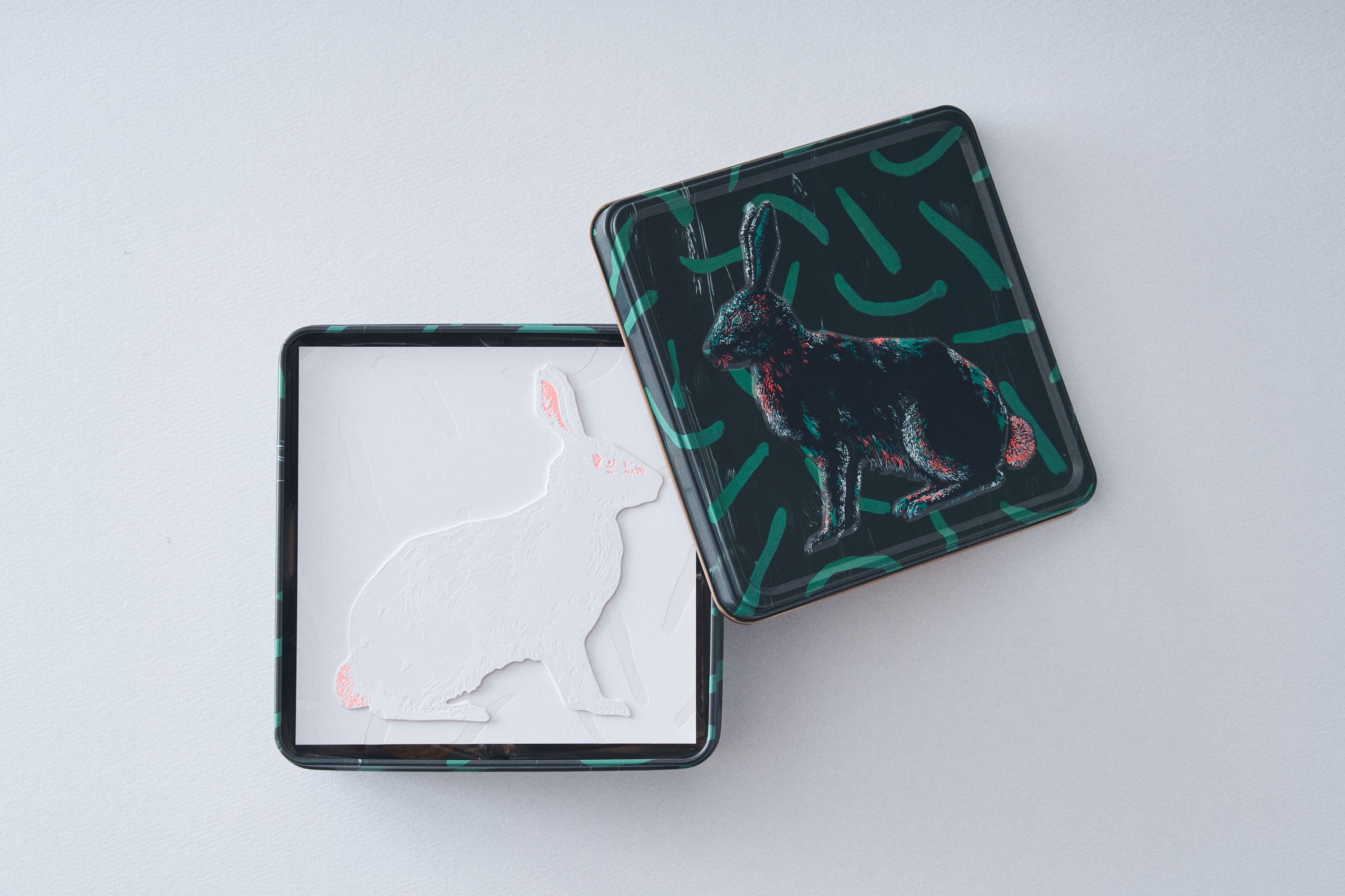 画家・田中健太郎×フェアリーケーキフェア、“大人の贈り物”がテーマの「うさぎのアートボックス クッキー缶」4月5日（水）新発売！のサブ画像5