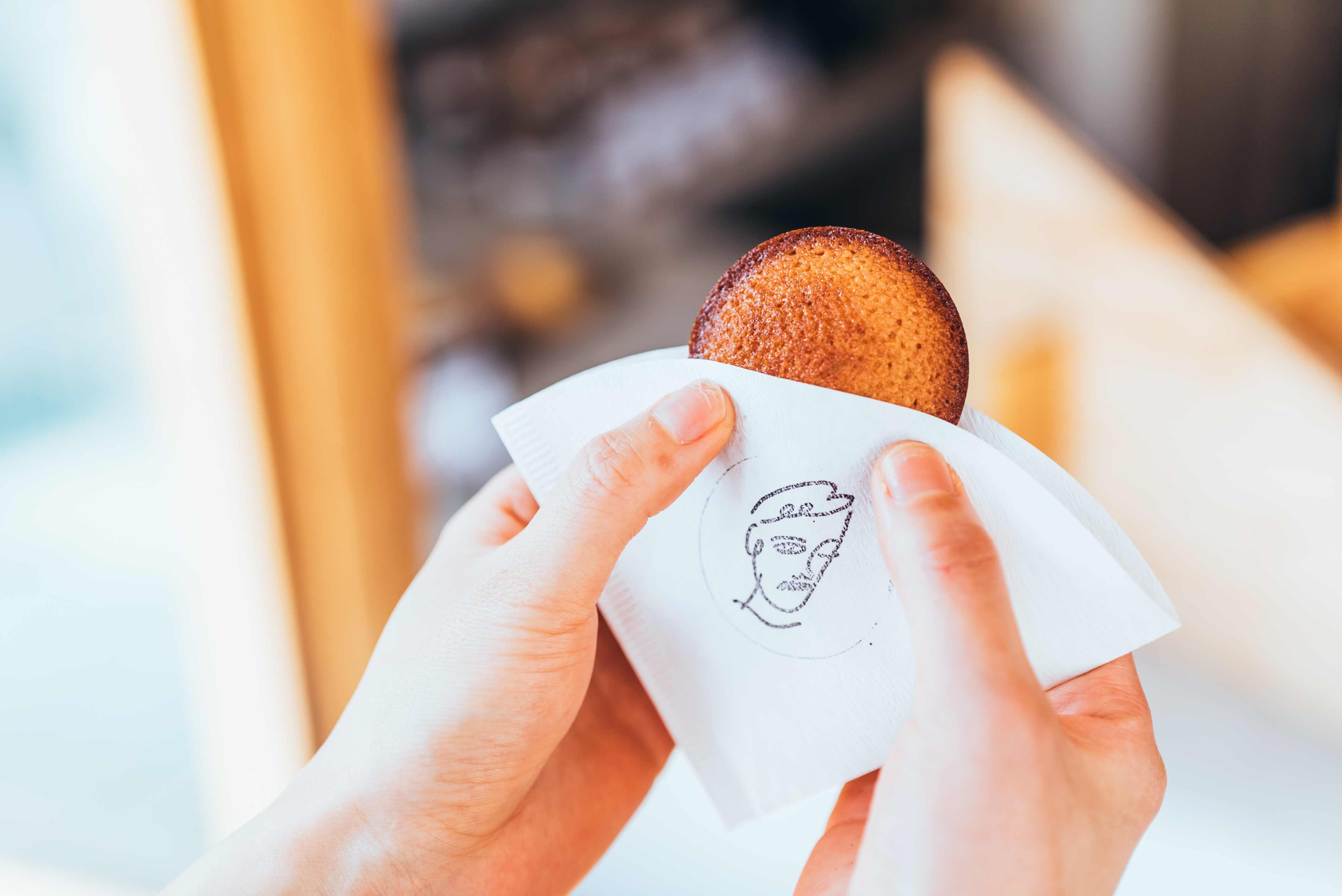 恵比寿のコーヒースタンド「JOE TALK COFFEE」が、2023年6月1日(木)より「JOEの焼きたてフィナンシェ」を販売開始。発酵バターの芳醇な香りと、ジュワッと食感が楽しめる新たなスイーツ。のサブ画像1