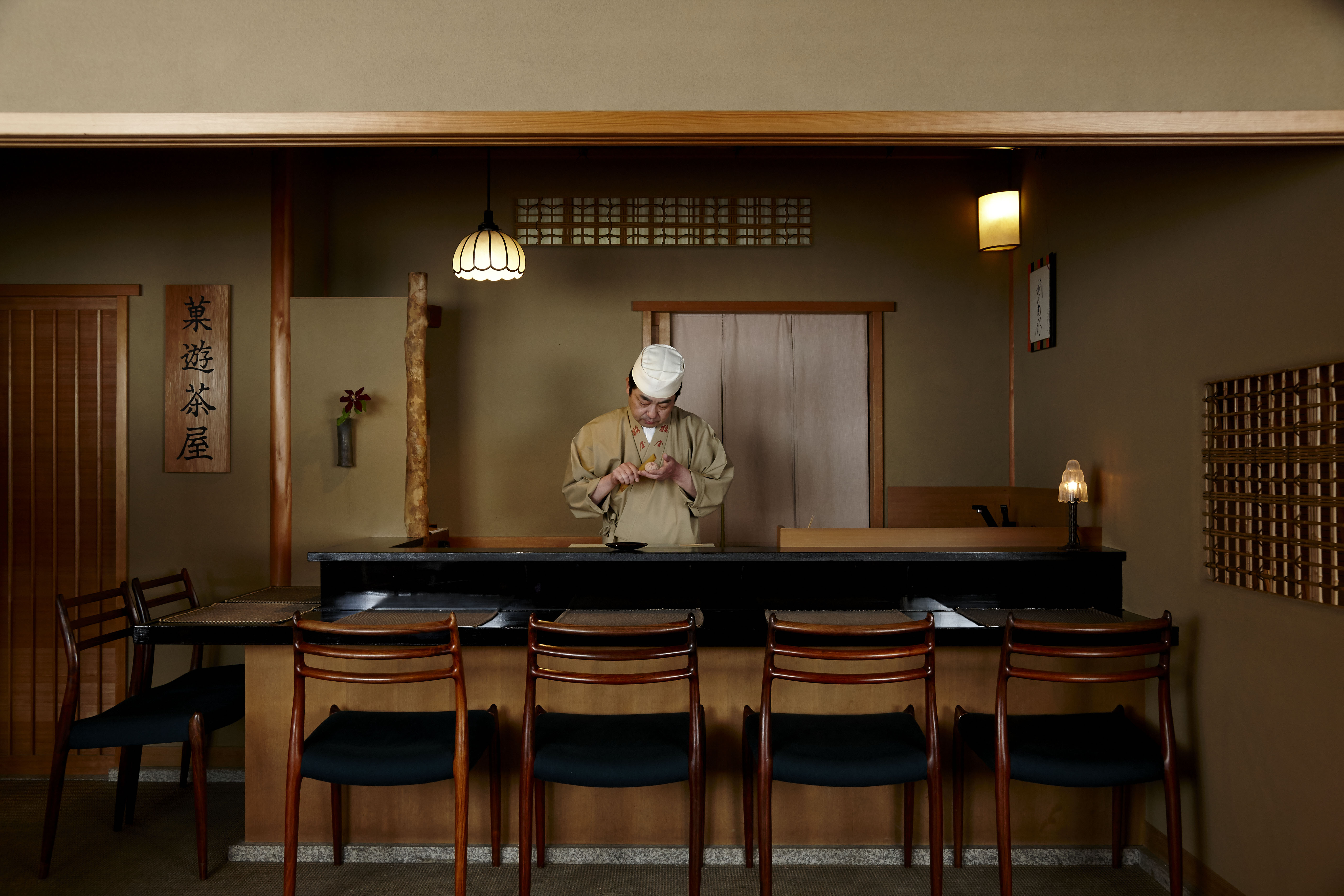 【京都本店限定】“ちょっとずつ”こだわり和菓子を楽しめる、セットメニュー２種が新発売。しっとり和空間で見つける、私のお気に入り。のサブ画像11_生菓子実演「菓遊茶屋」