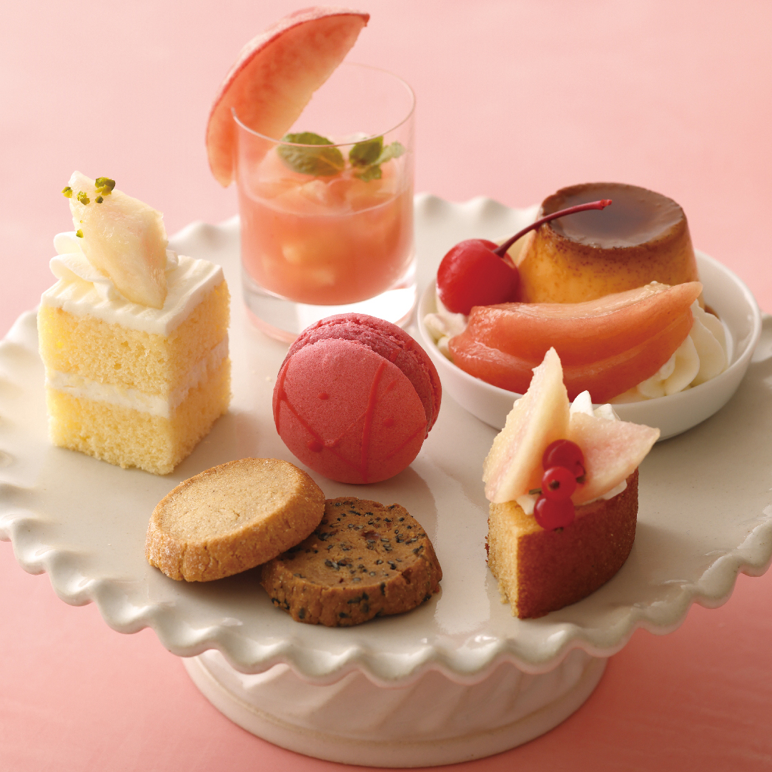 【KIHACHI】旬の“桃”を盛り込んだ夏のアフタヌーンティー＜ピーチスペシャル＞を発売！白桃のクラムパイ、ピーチメルバクレープなどスイーツ10種、桃のドリンクものサブ画像2