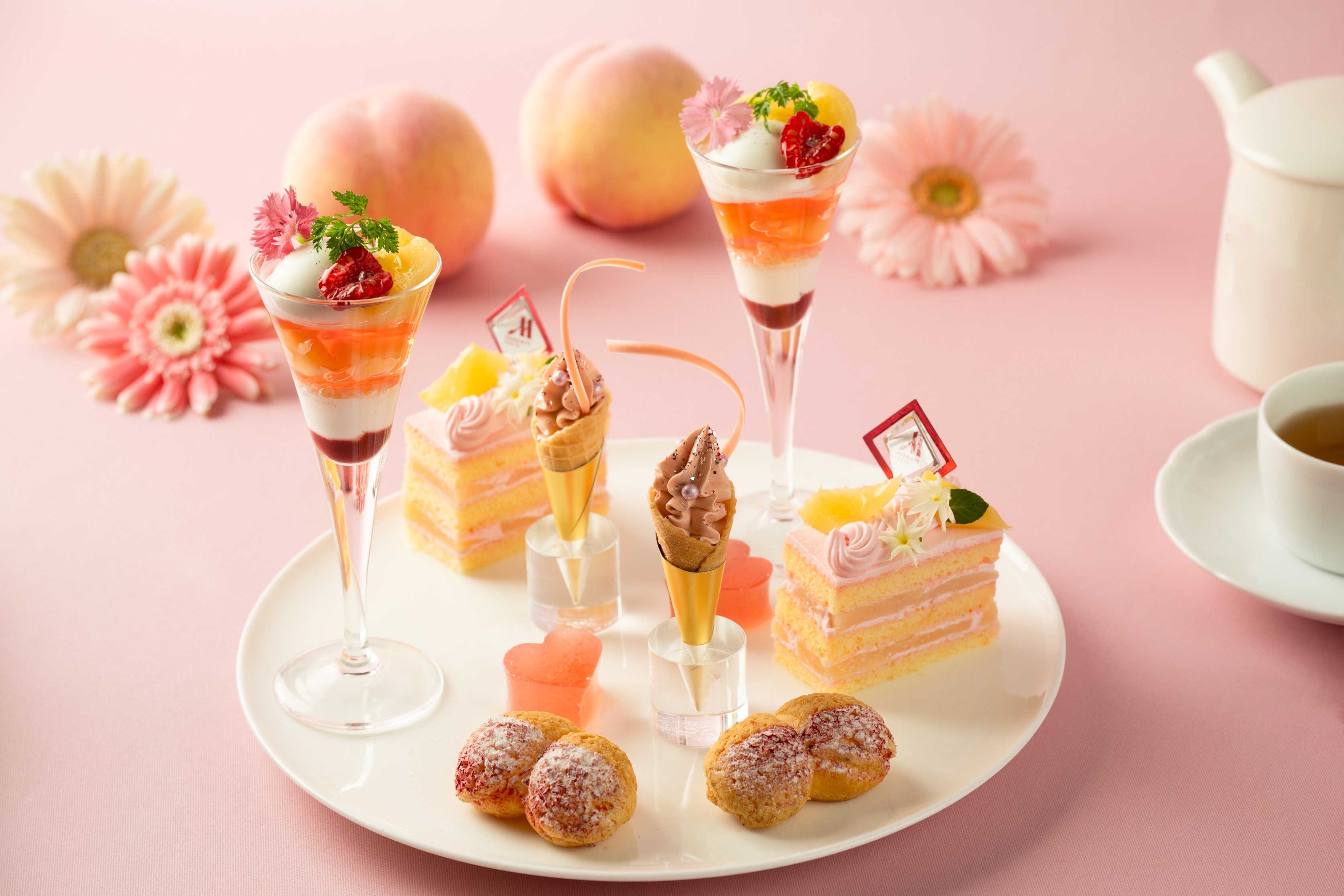 東京マリオットホテル　“カワイイピンク”であふれるスイーツ・セイボリーで桃を味わい尽くす「Peach PINK Afternoon Tea(ピーチ ピンク アフタヌーンティー)」を発売のサブ画像2_スイーツ　イメージ①