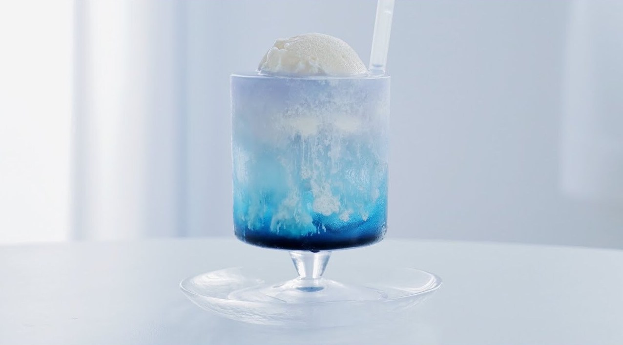 【tomei/透明愛好家コラボ】1日限りの非日常「透明を味わう」イベントを6月25日に開催のサブ画像2_「Reiu 零雨」を使ったクリームソーダ（イメージ）