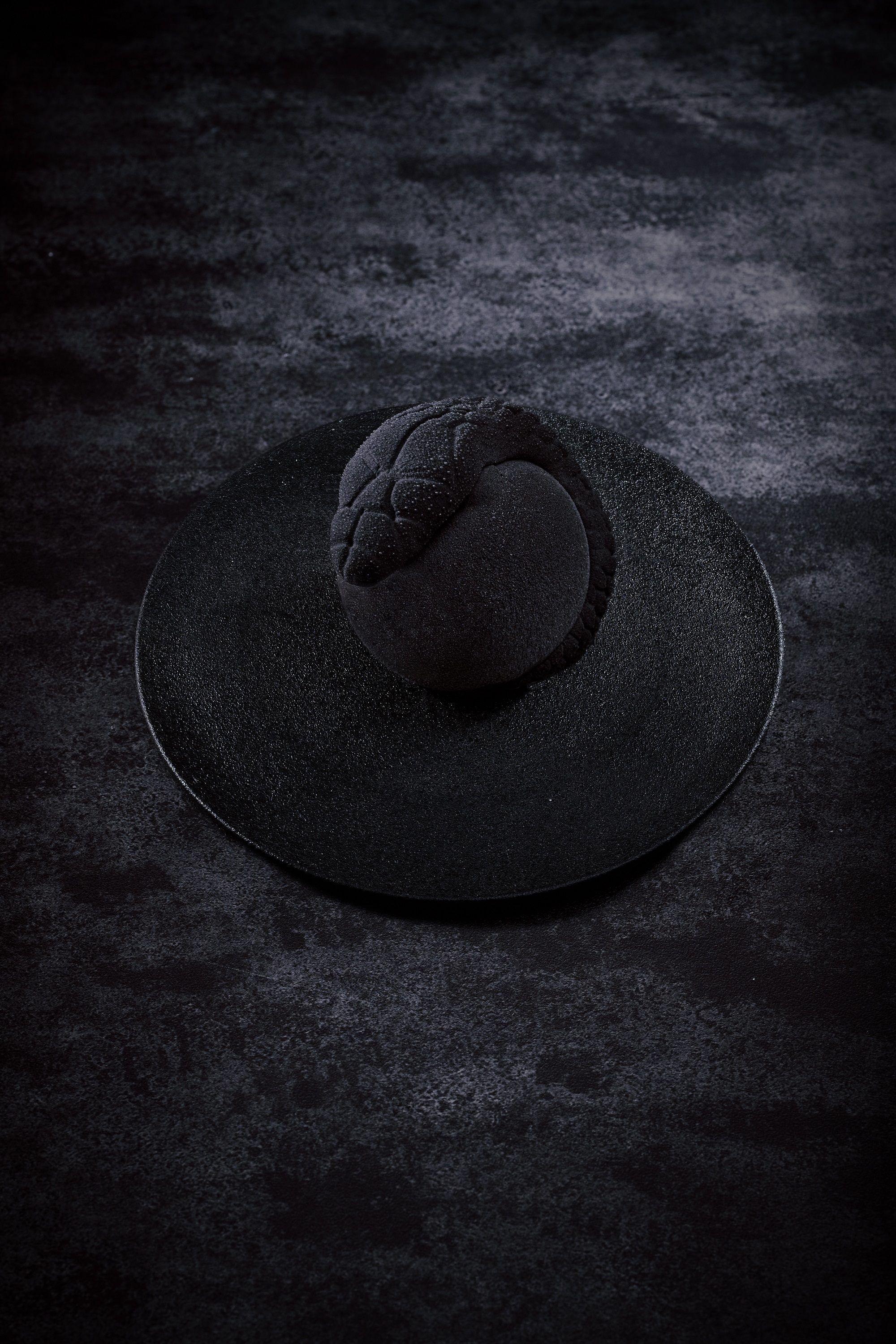 ​「漆黒のケーキ」に新作も登場～JR名古屋高島屋フランス展にBLVCK PARIS（ブラックパリ）初出店のサブ画像8_BLVCK SNAKE　価格：¥1620（税込）