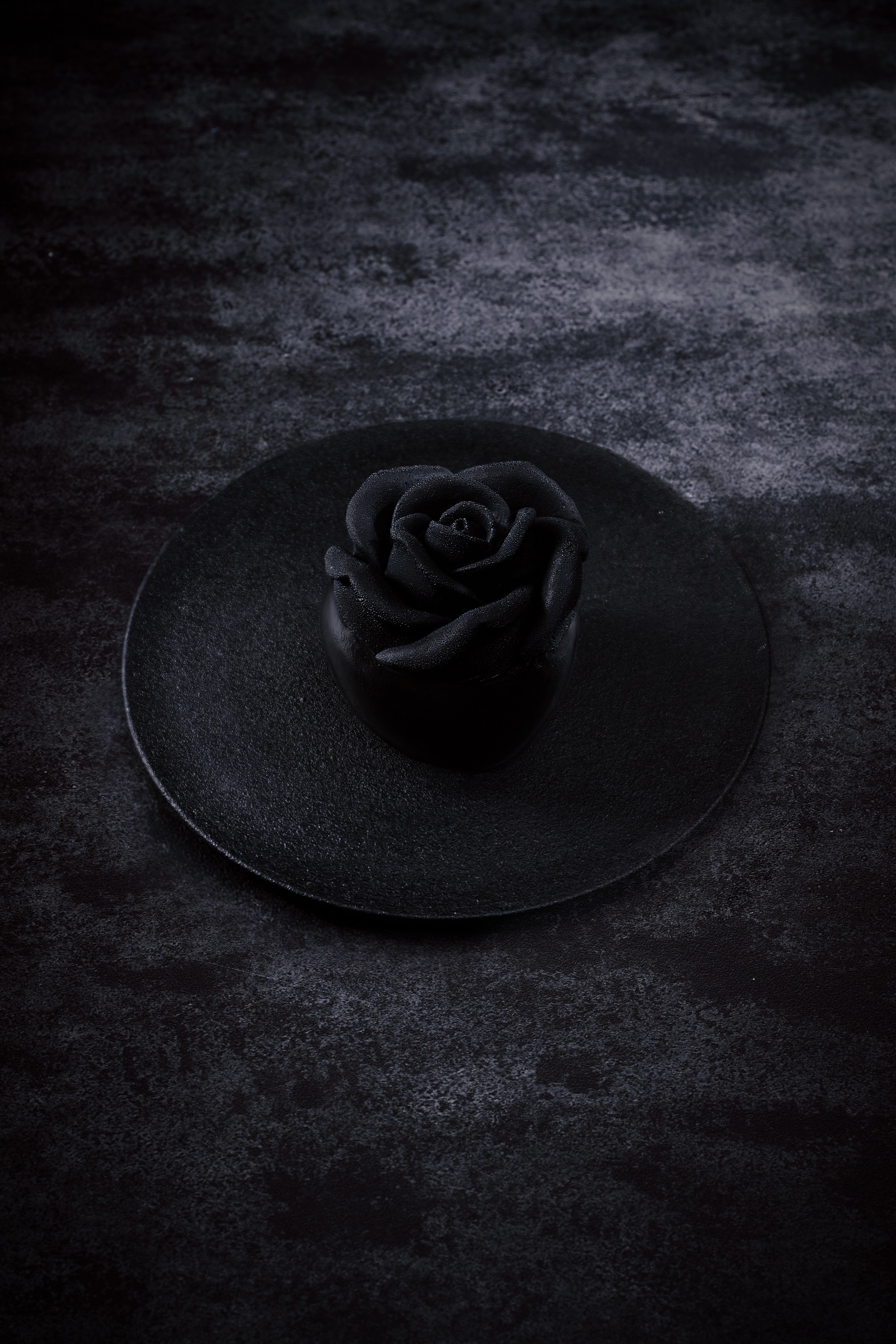 ​「漆黒のケーキ」に新作も登場～JR名古屋高島屋フランス展にBLVCK PARIS（ブラックパリ）初出店のサブ画像9_BLVCK ROSE　価格：¥1620（税込）