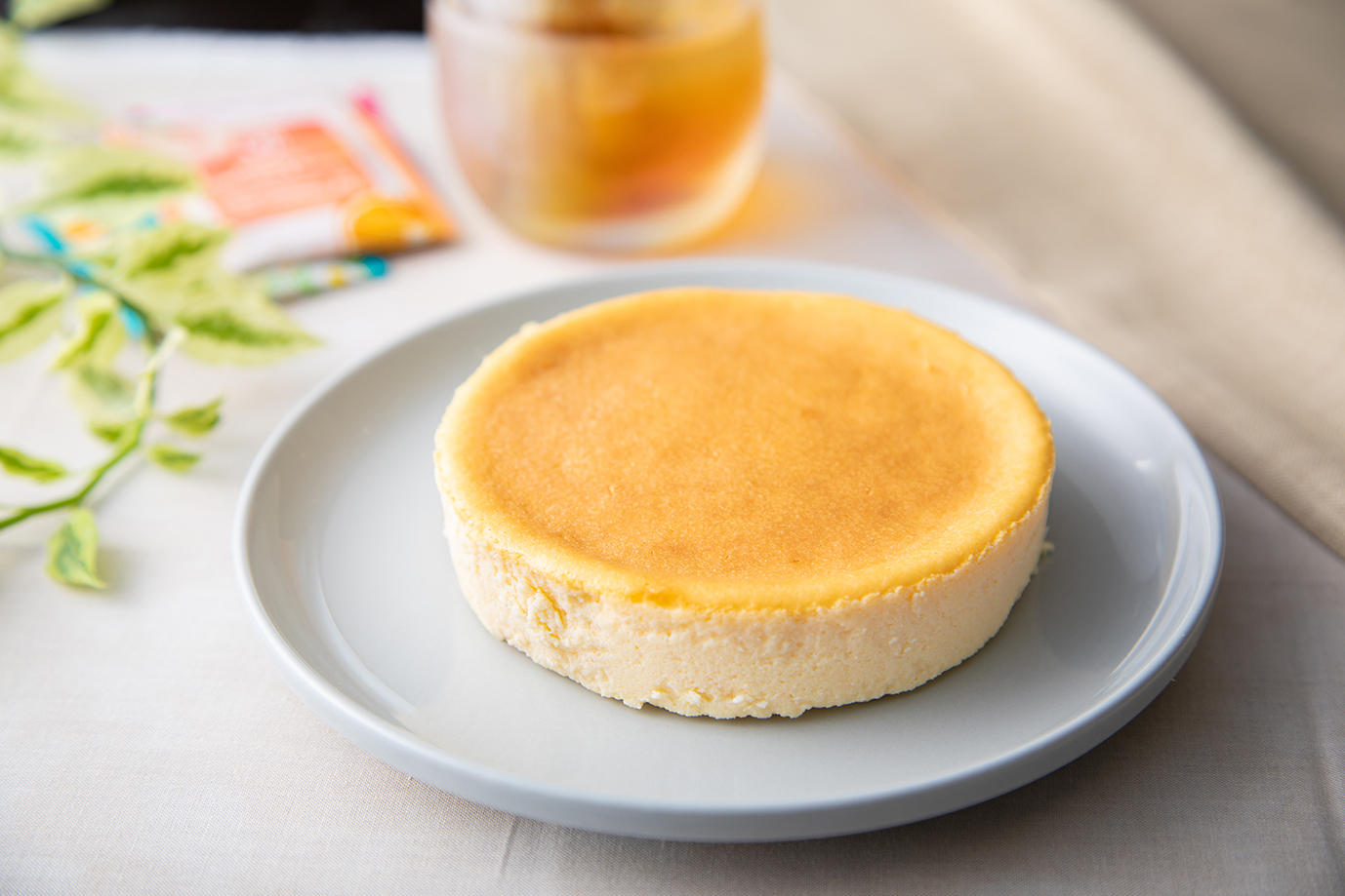 【過去に人気だったチーズケーキが復刻！】「オッジ（OGGI）」より、ロングセラー商品『オレンジピール』の原料を使用した『オレンジピールチーズケーキ』が8月3日より新発売のサブ画像2