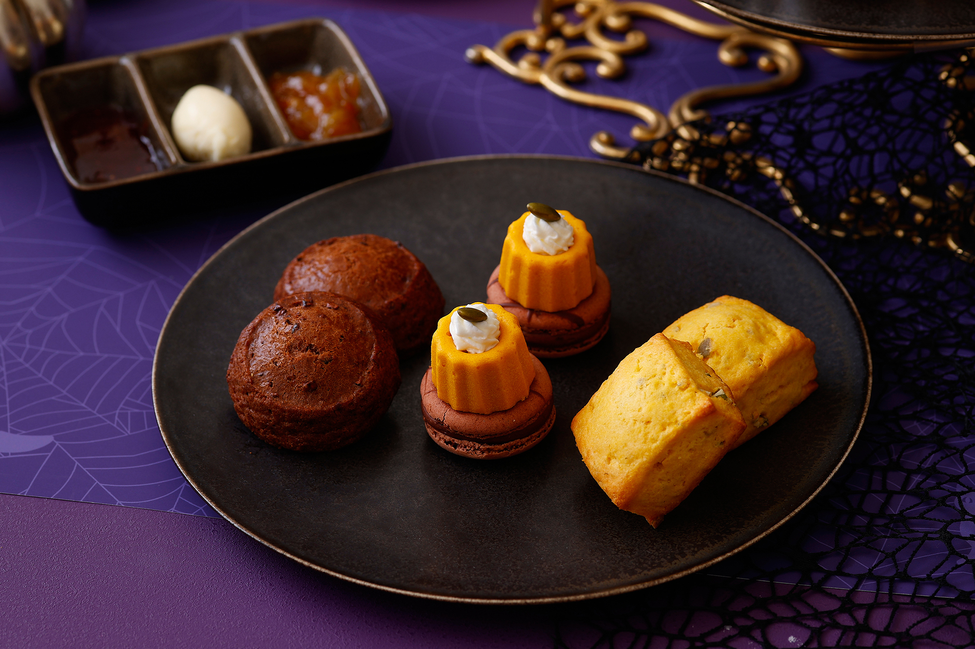 魅惑のハロウィンアフタヌーンティー～秋の味覚の饗宴～のサブ画像6_スコーンはかぼちゃとチョコレートの2種を提供