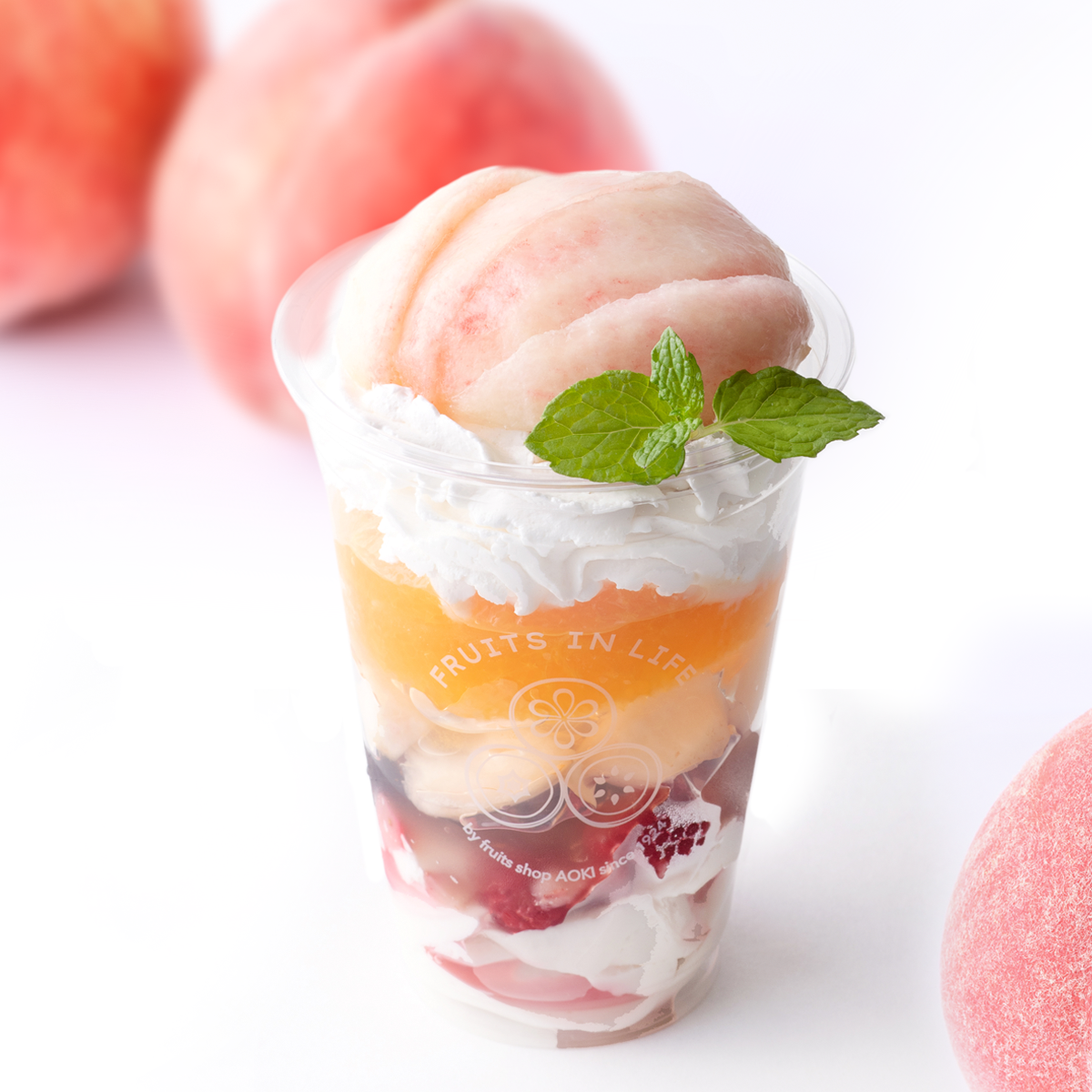 夏到来！果物専門店が手掛ける「FRUITS IN LIFE」で 完熟桃のヴィーガンパフェと「至高」の白桃スムージーはいかが？のサブ画像2_『たっぷり桃のフルーツパフェ』