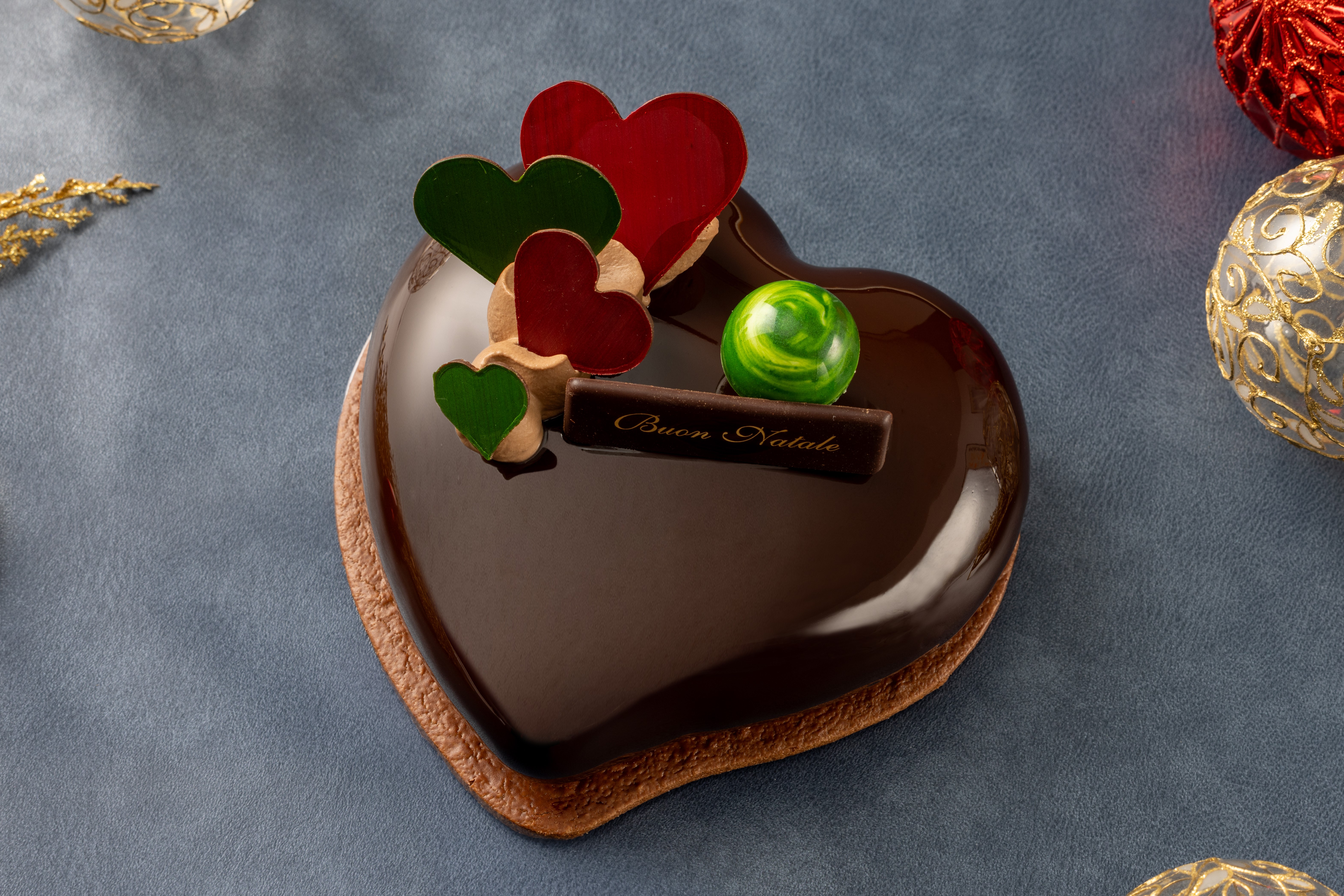 ホリデーテーマ“Grand Love（大きな愛）“を表現したハート型のチョコレートケーキ、 赤と緑のクリスマスカラーケーキなど8種類のクリスマスケーキが登場！のサブ画像4