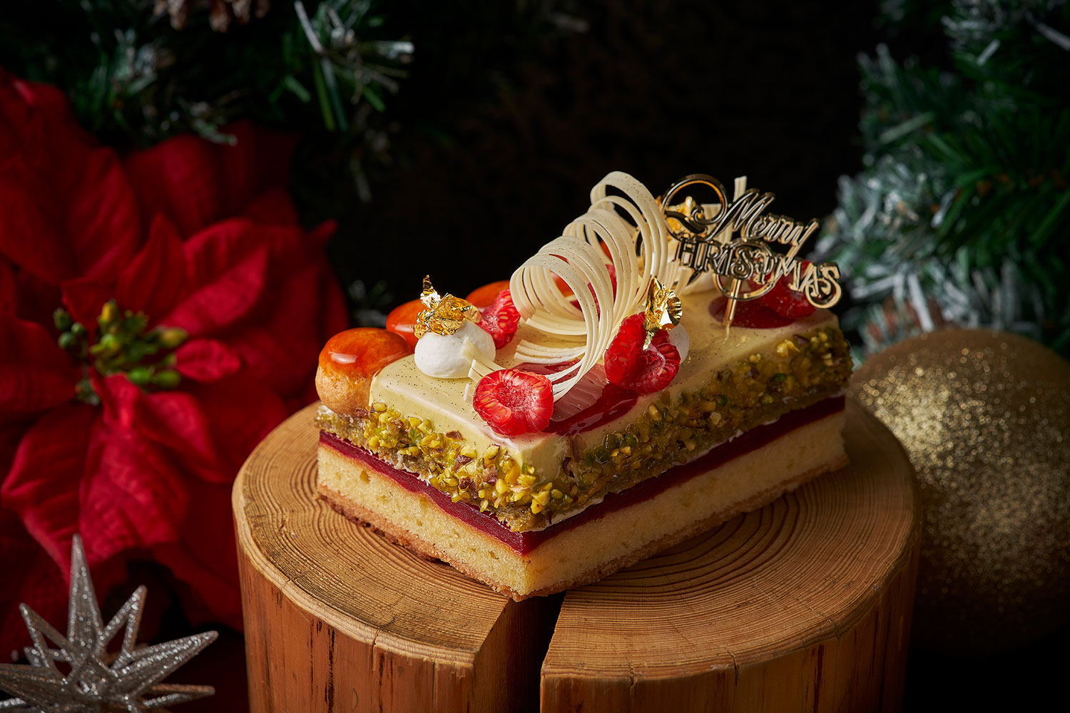 インターコンチネンタルホテル大阪　2023年のクリスマスケーキ10月1日予約受付開始！のサブ画像4_ピスタチオと赤いベリーのサントノレ風タルト　イメージ