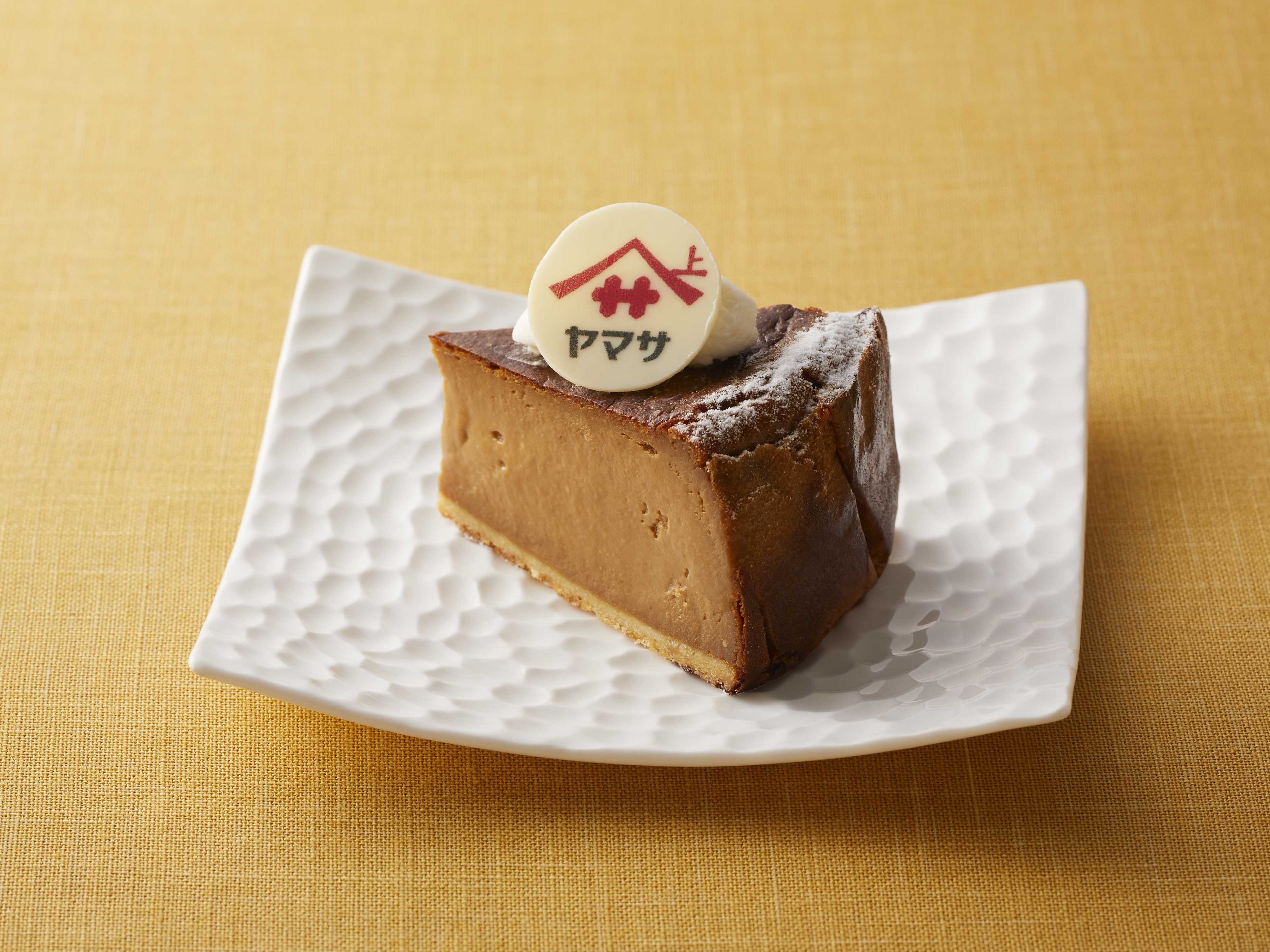 【ロイヤルパークホテル】ヤマサ醤油とのコラボ第2弾！バスクチーズケーキを黒蜜風しょうゆでアレンジしたスイーツを10/1より発売。のサブ画像2