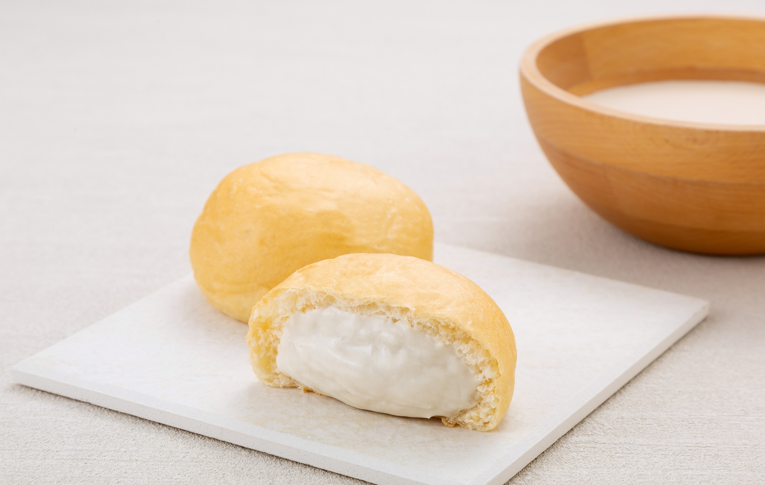 【八天堂×TULLY’S COFFEEコラボレーション】くりーむパン史上初、植物性素材プラントベースの「豆乳くりーむパン」を新発売のサブ画像1_「豆乳くりーむパン」（イメージ）