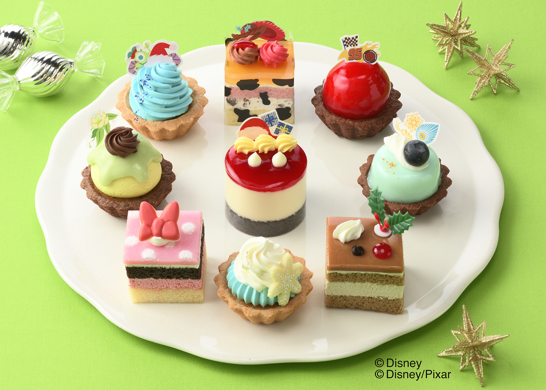 【銀座コージーコーナー】毎年大人気！クリスマス限定、ディズニーデザインのプチケーキアソート。今年はピクサー映画のキャラクターが登場！のサブ画像1