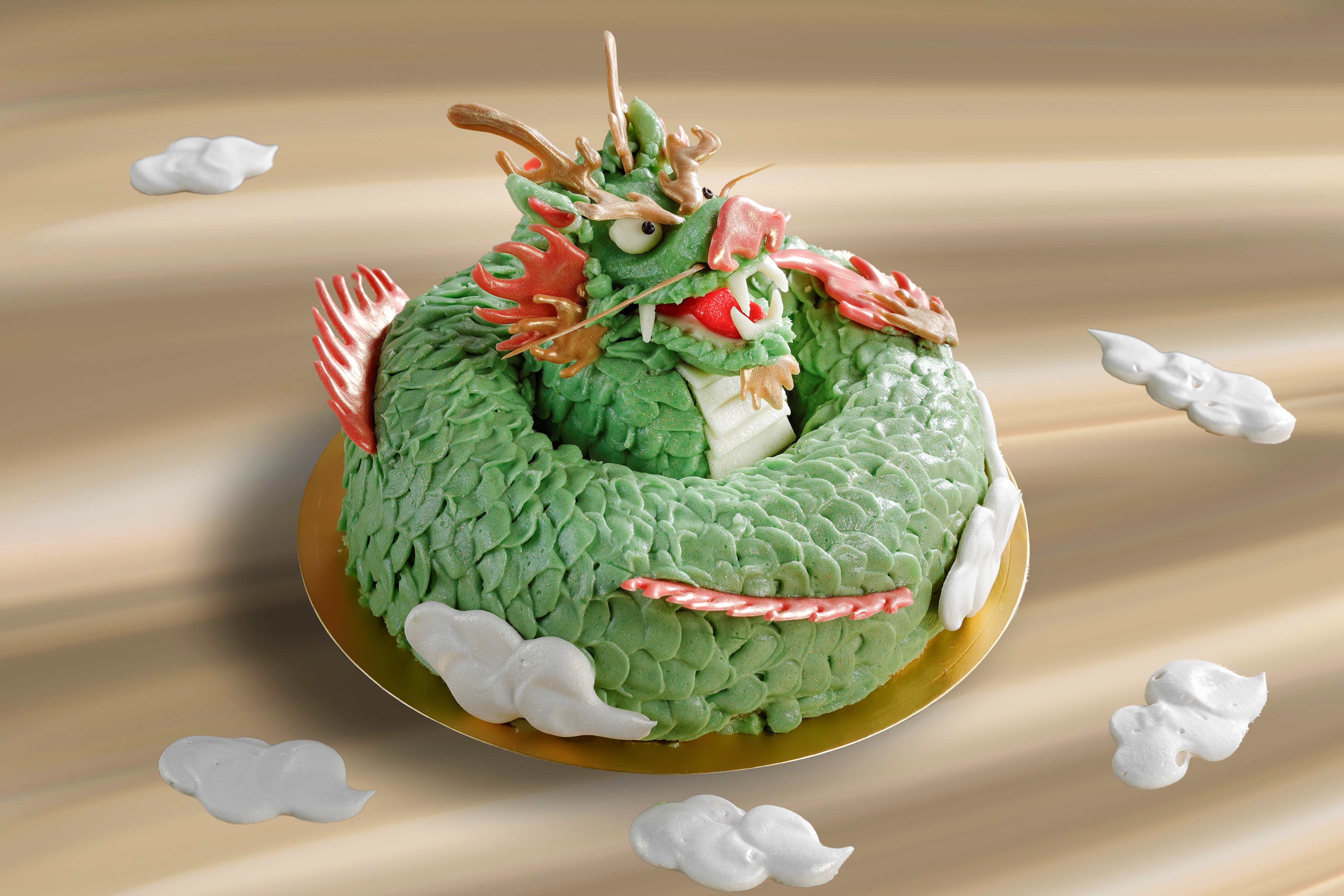 【シェラトン都ホテル大阪】食べるのがもったいないインパクト抜群な龍のケーキ登場　2024年「干支スイーツ～辰～」を数量限定で販売のサブ画像1