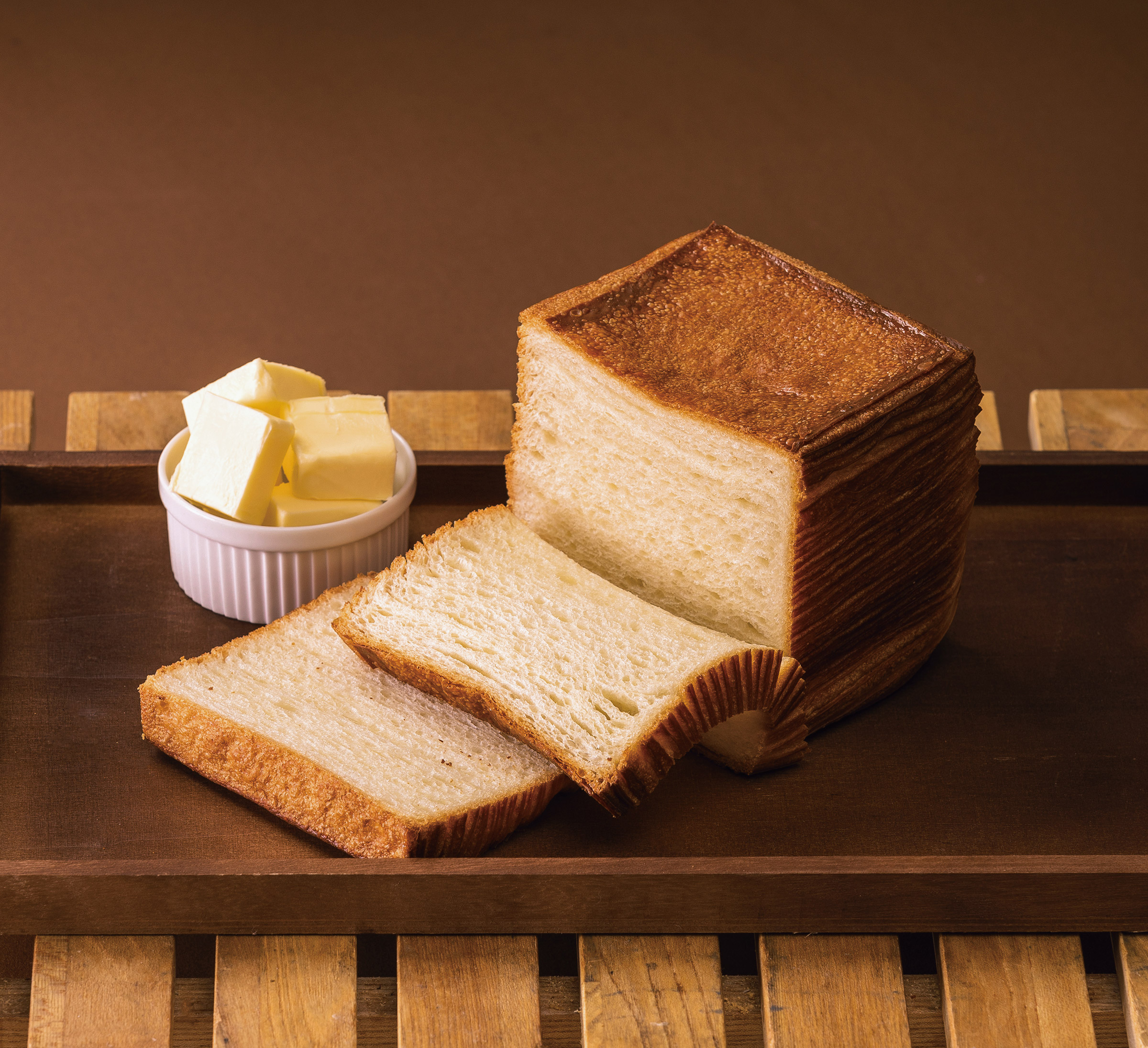 まるで本のように、めくって食べる新感覚の食パン「めくるクロワッサン食パン リーヴル」2023年11⽉17⽇（⾦）発売開始のサブ画像2_めくるクロワッサン食パン リーヴル カットイメージ