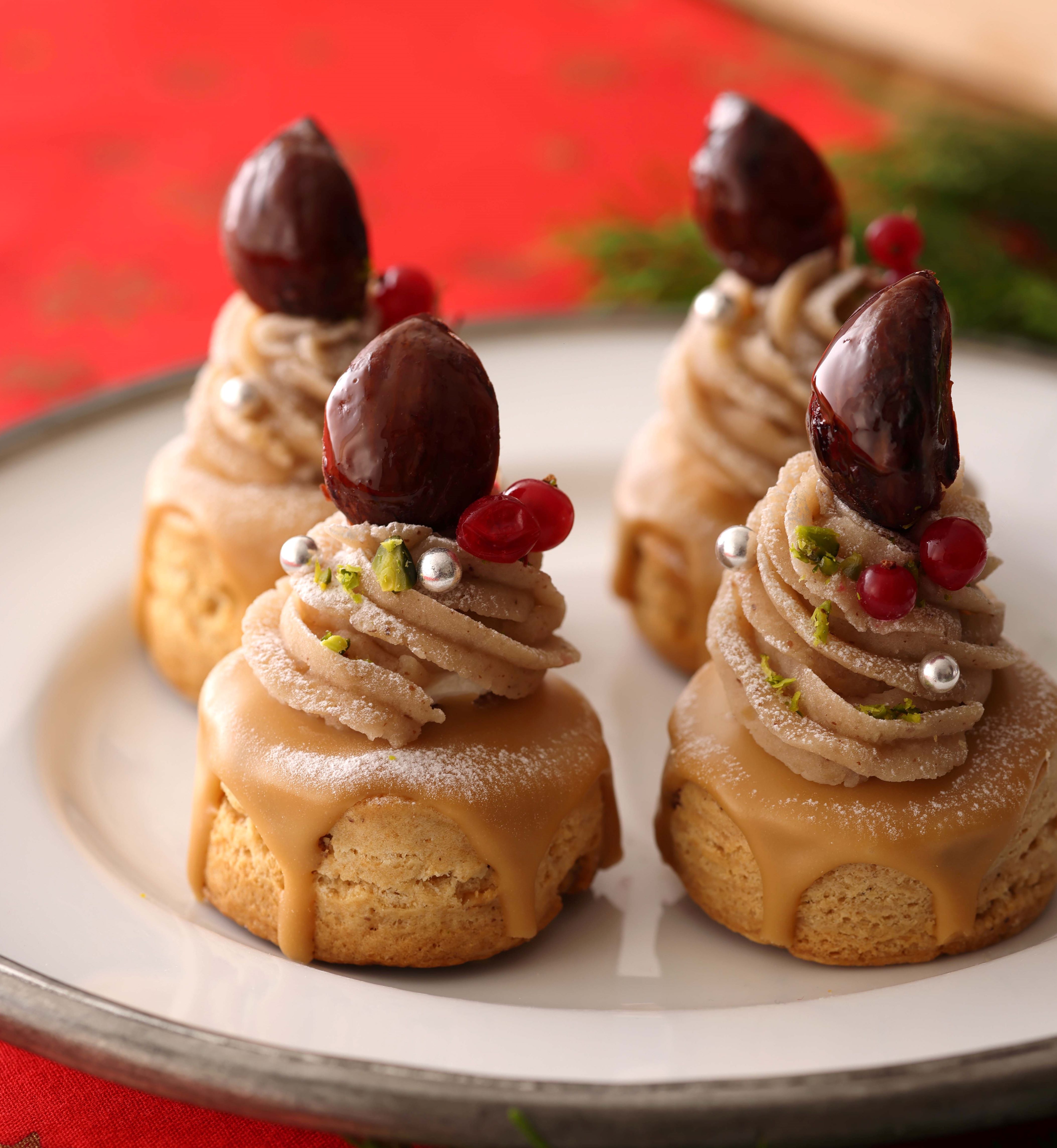【BAKERS gonna BAKE】新作「クリスマスモンブラン」や、リニューアルした苺のスコーンサンドが登場！焼き芋と発酵バターを大胆にサンドした冬限定商品ものサブ画像2