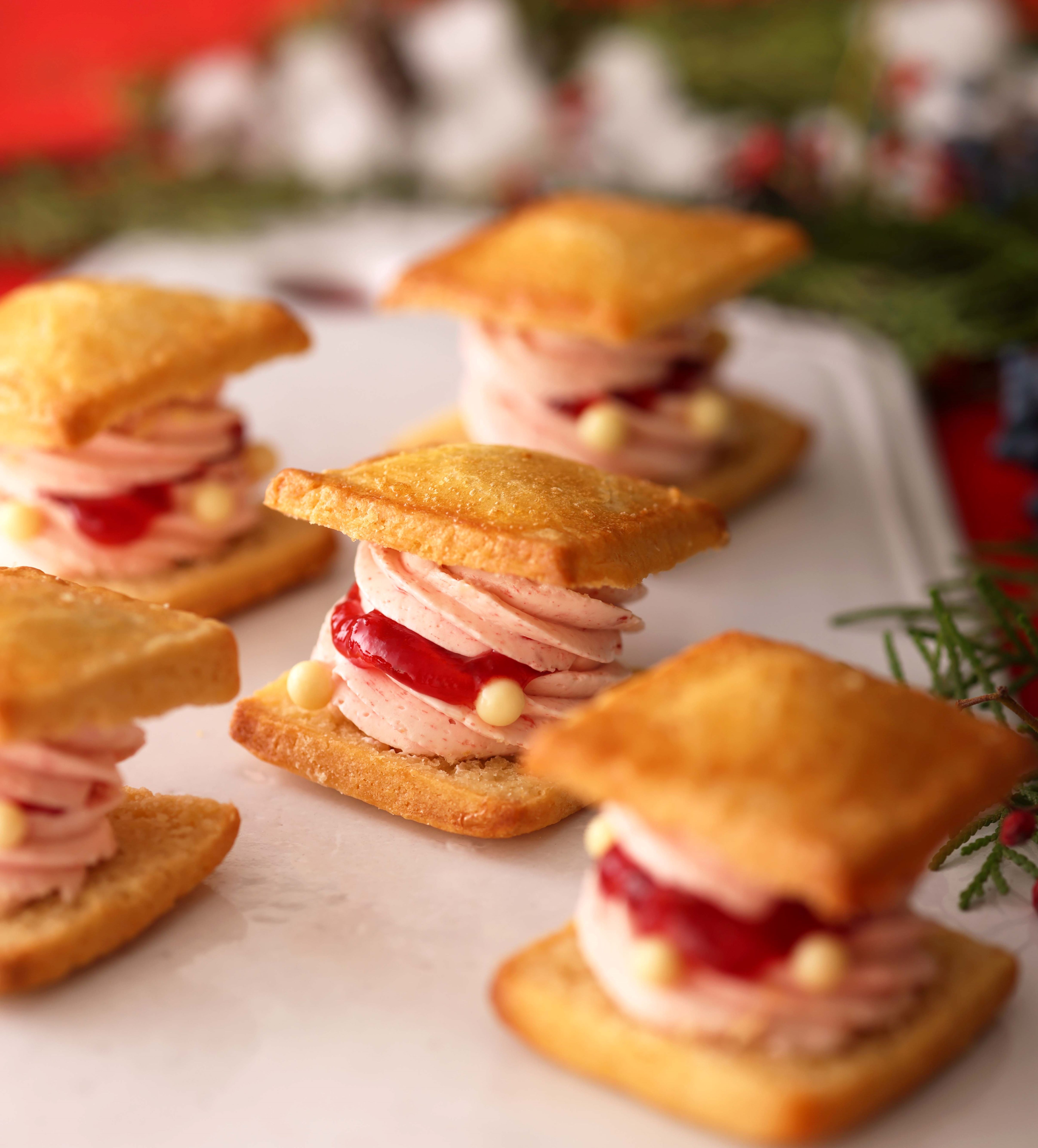 【BAKERS gonna BAKE】新作「クリスマスモンブラン」や、リニューアルした苺のスコーンサンドが登場！焼き芋と発酵バターを大胆にサンドした冬限定商品ものサブ画像5