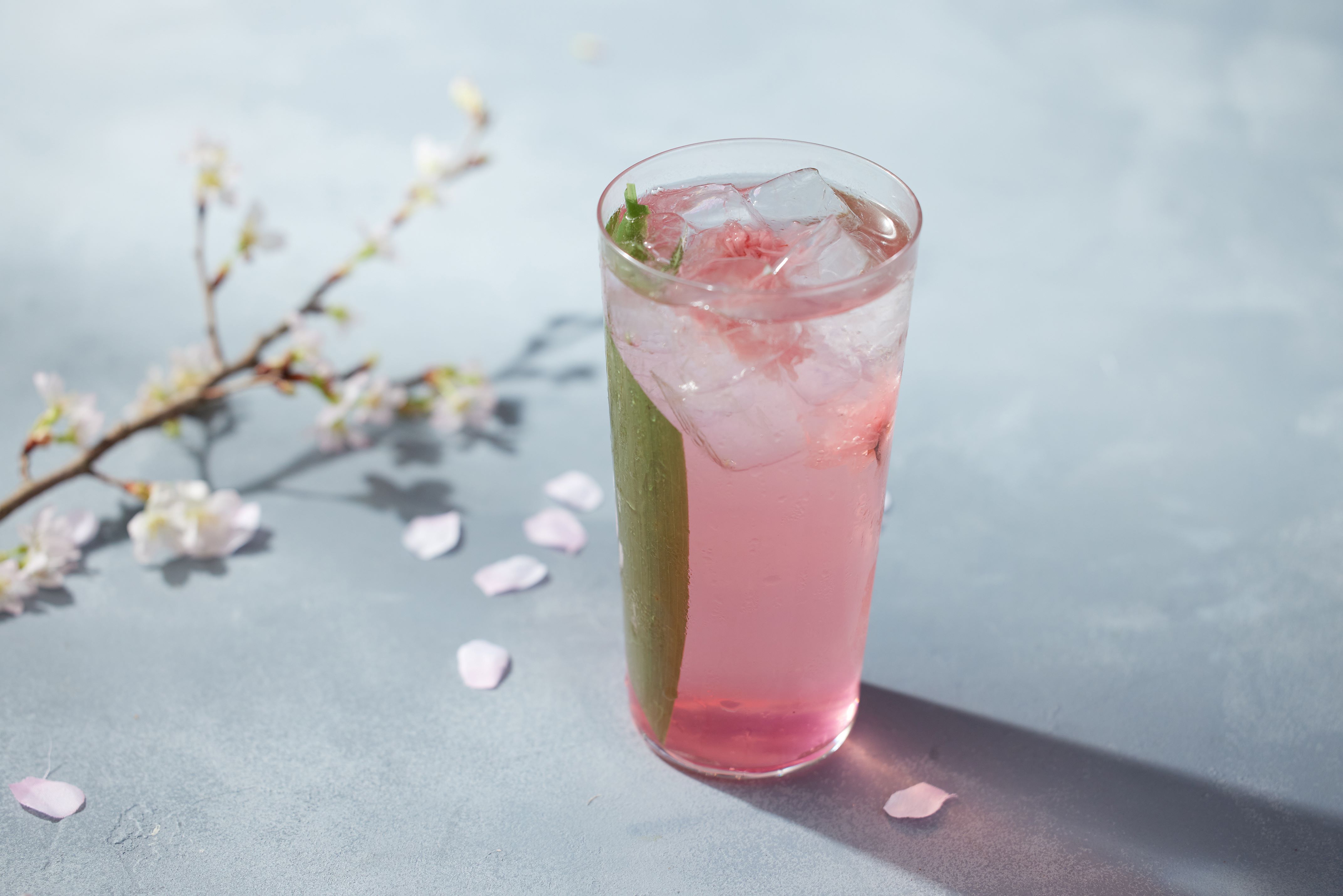 都心に佇む桜をイメージした桜色とグレーの色合いを楽しむモダンアフタヌーンティーが登場！桜と苺を使用したスイーツや、トリュフ風味のセイボリーを堪能「Tokyo Sakura Afternoon Tea」のサブ画像12