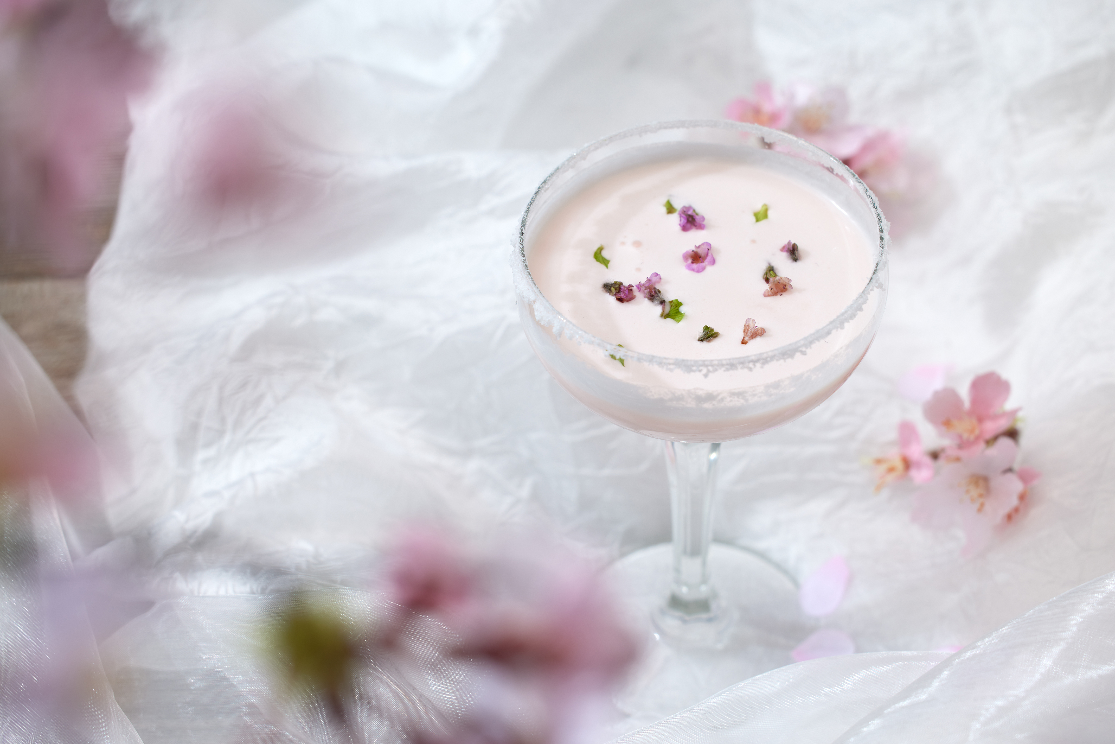 都心に佇む桜をイメージした桜色とグレーの色合いを楽しむモダンアフタヌーンティーが登場！桜と苺を使用したスイーツや、トリュフ風味のセイボリーを堪能「Tokyo Sakura Afternoon Tea」のサブ画像15
