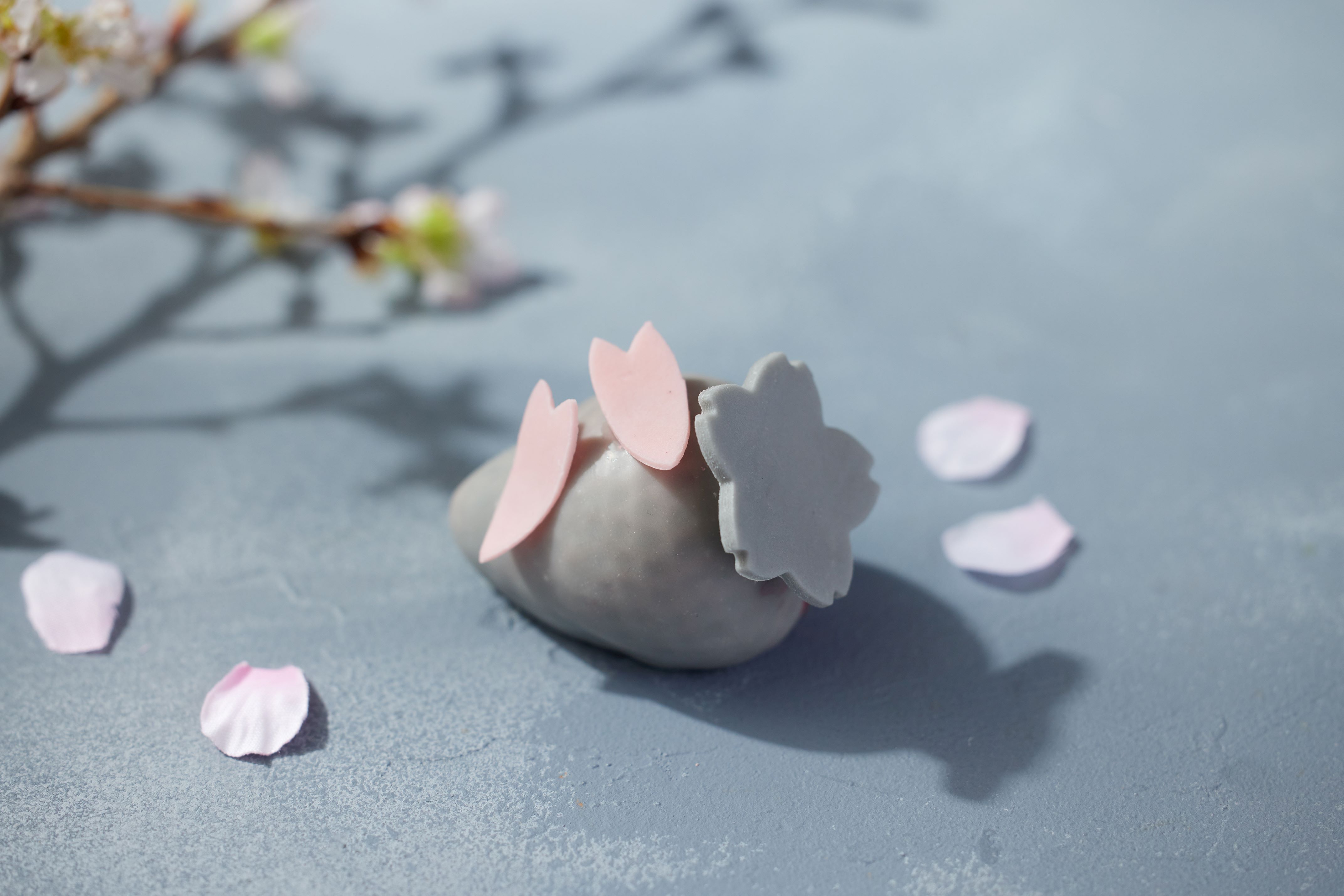 都心に佇む桜をイメージした桜色とグレーの色合いを楽しむモダンアフタヌーンティーが登場！桜と苺を使用したスイーツや、トリュフ風味のセイボリーを堪能「Tokyo Sakura Afternoon Tea」のサブ画像4