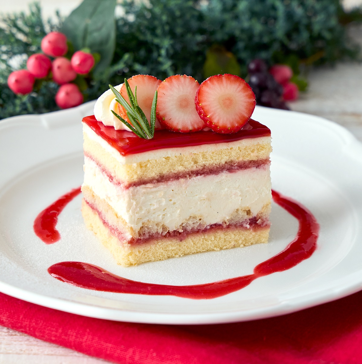 【Afternoon Tea】新作クリスマススイーツは、雪のように真っ白な「ホワイトスノードームケーキ」、クリスマスリース風の苺ミルフィーユを発売のサブ画像7